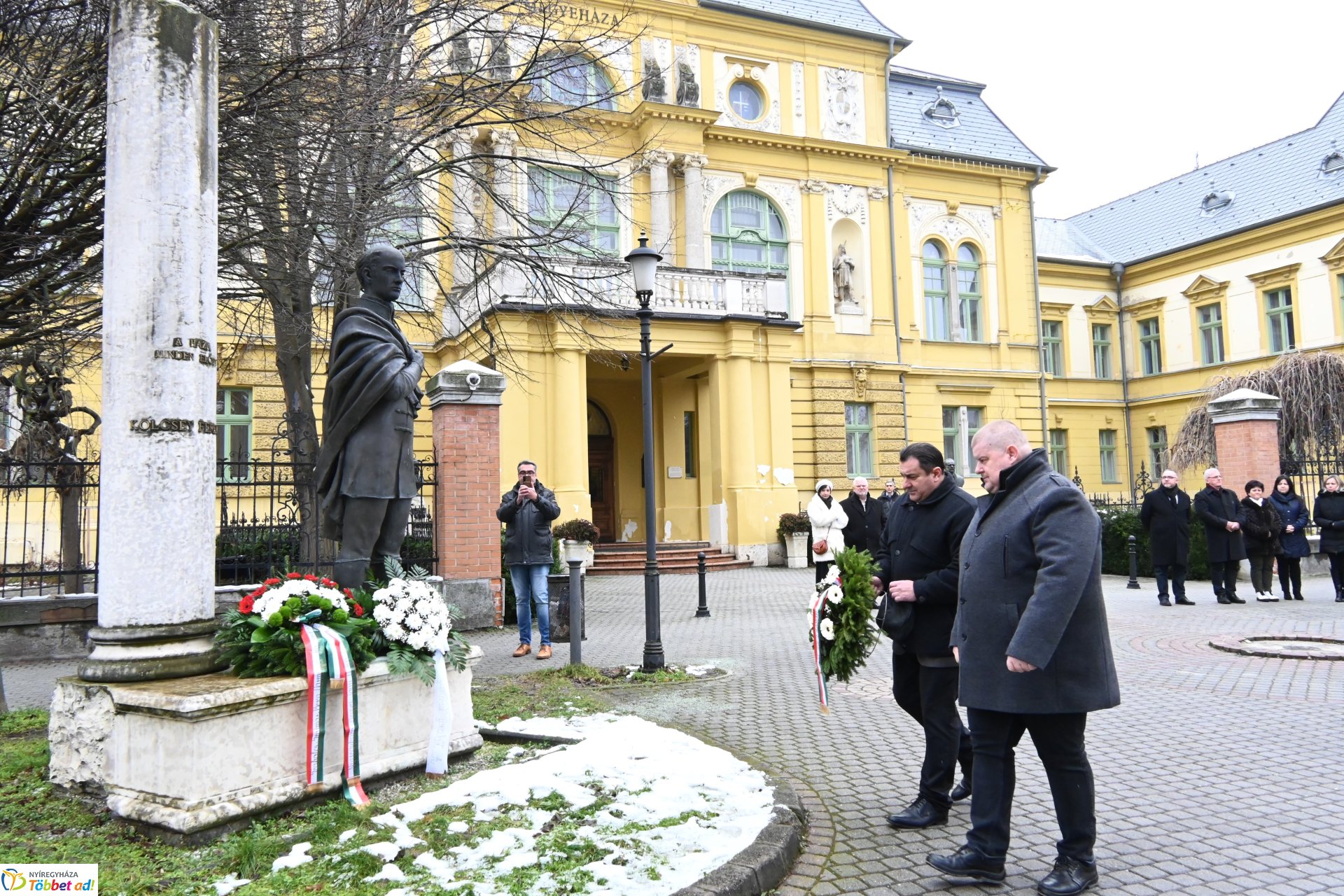 A Magyar Kultúra Napja - koszorúzás a Vármegyeháza bejáratánál