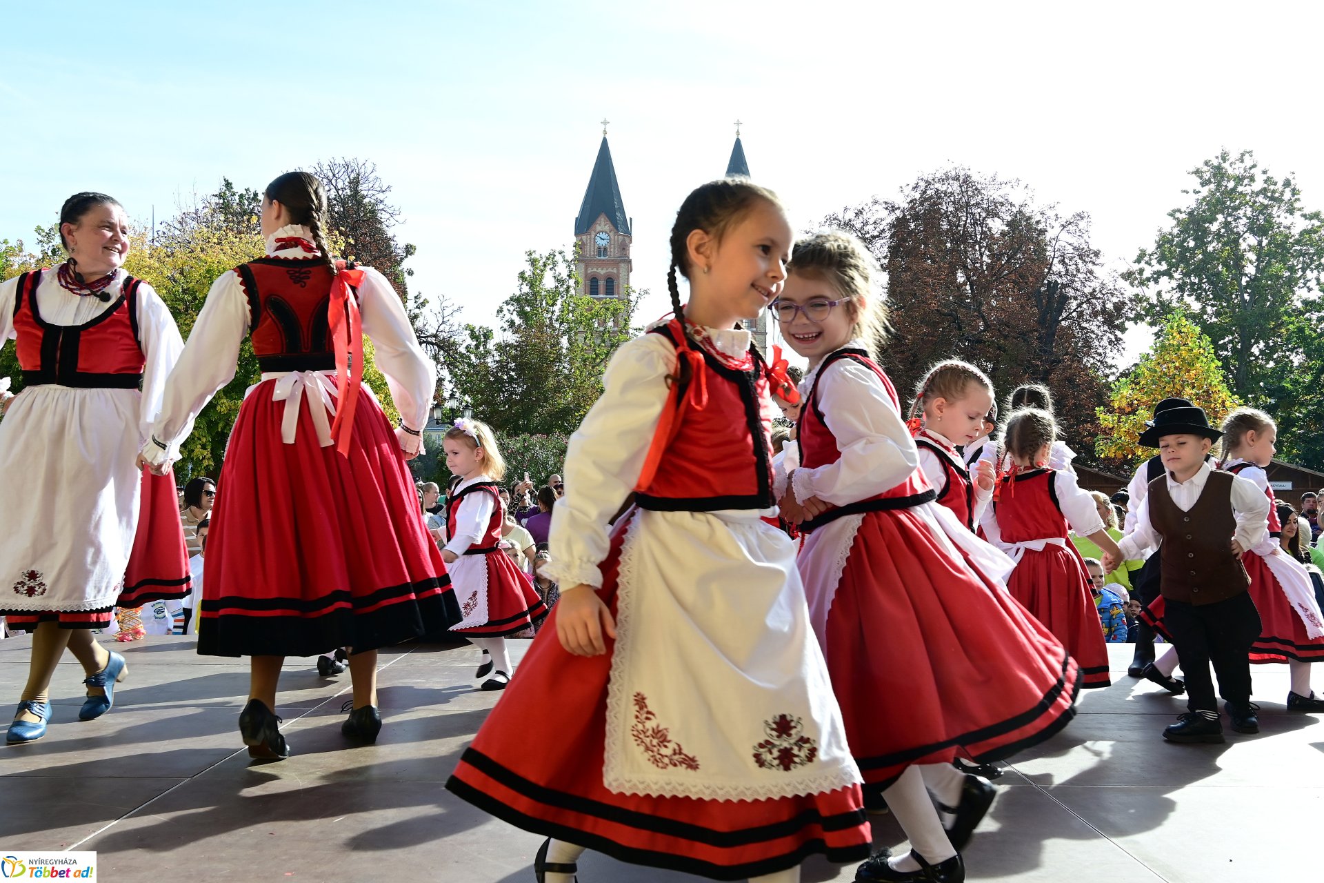 A Magyar Népi Játék Napját ünnepelték a Kossuth téren