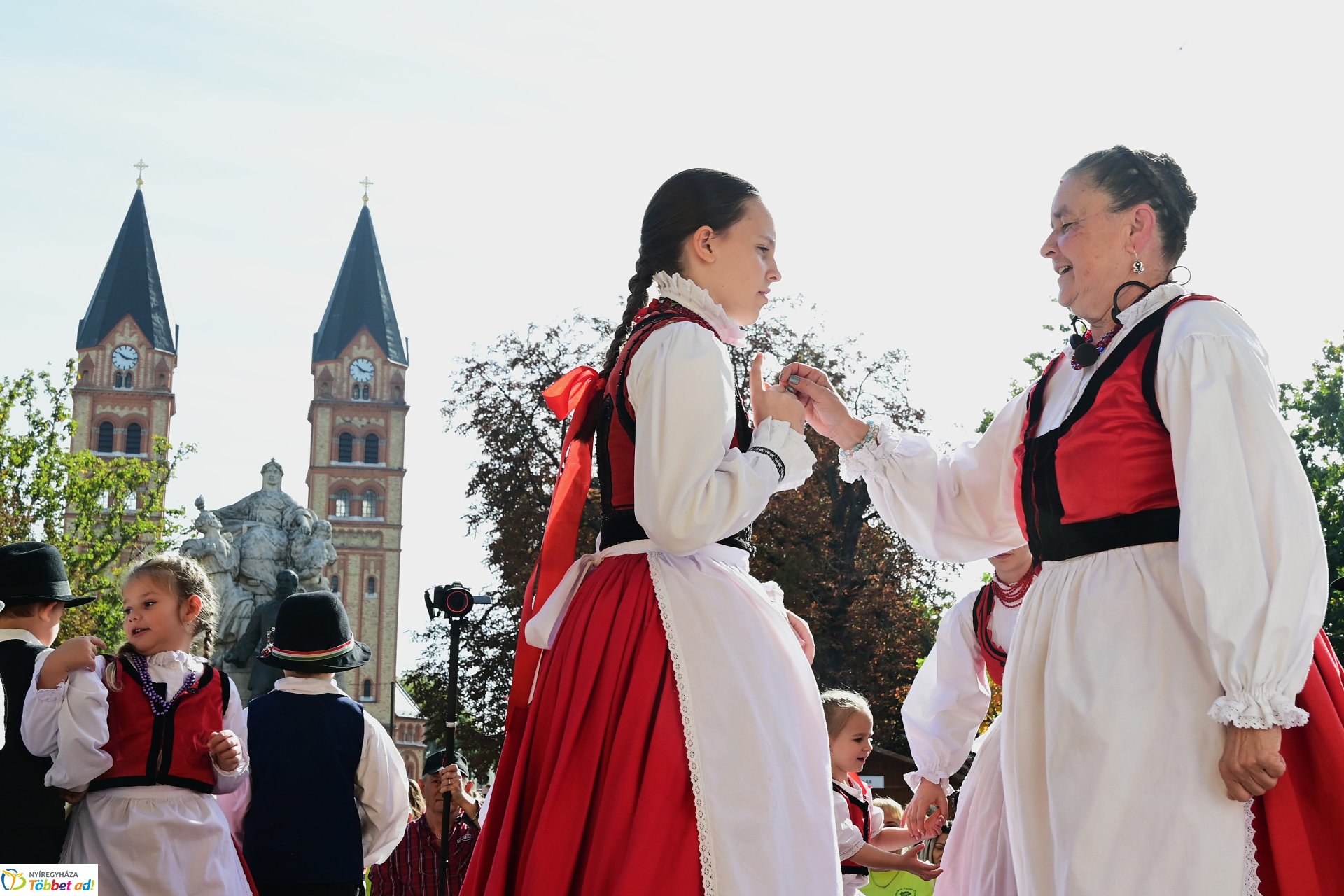 A Magyar Népi Játék Napját ünnepelték a Kossuth téren