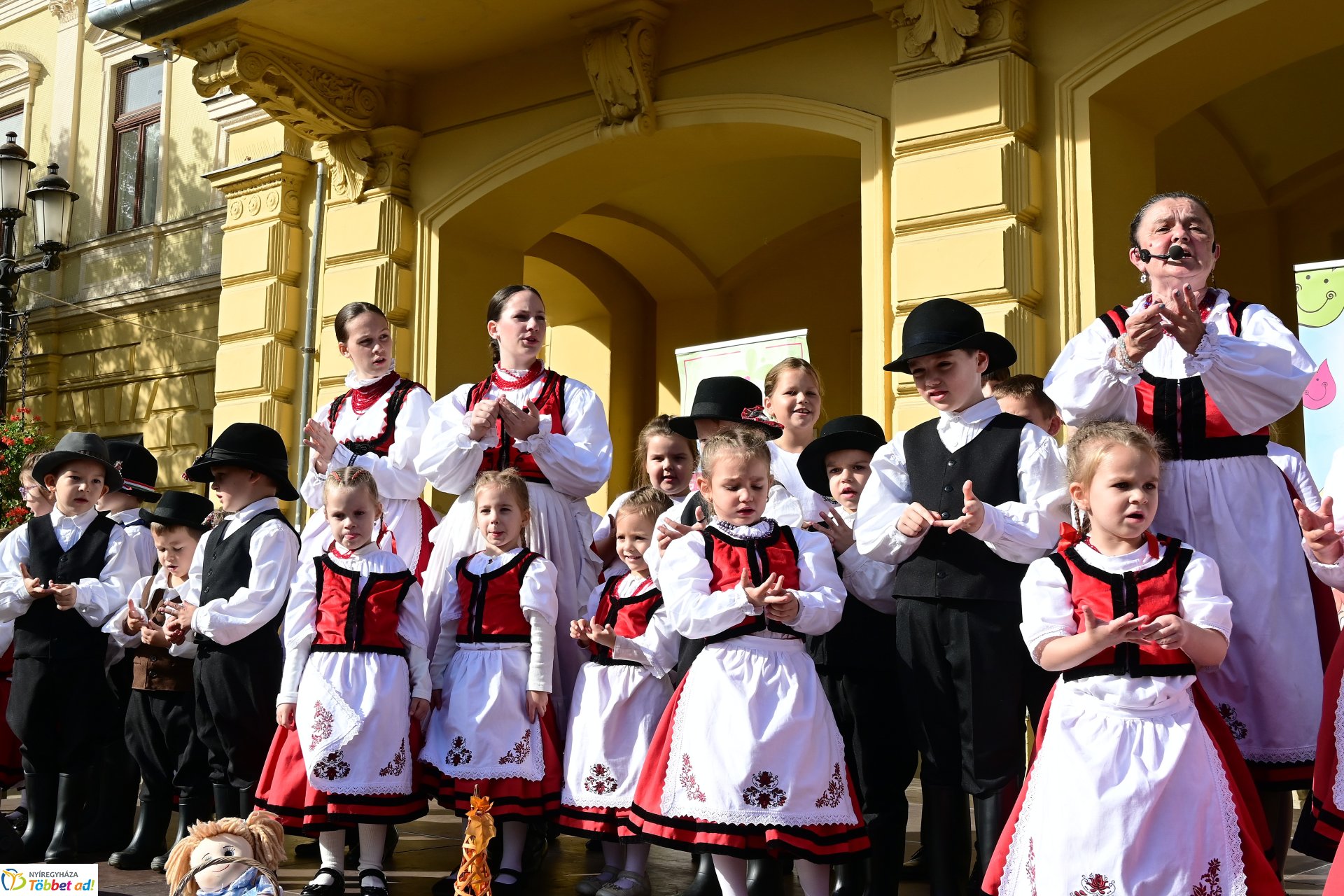 A Magyar Népi Játék Napját ünnepelték a Kossuth téren
