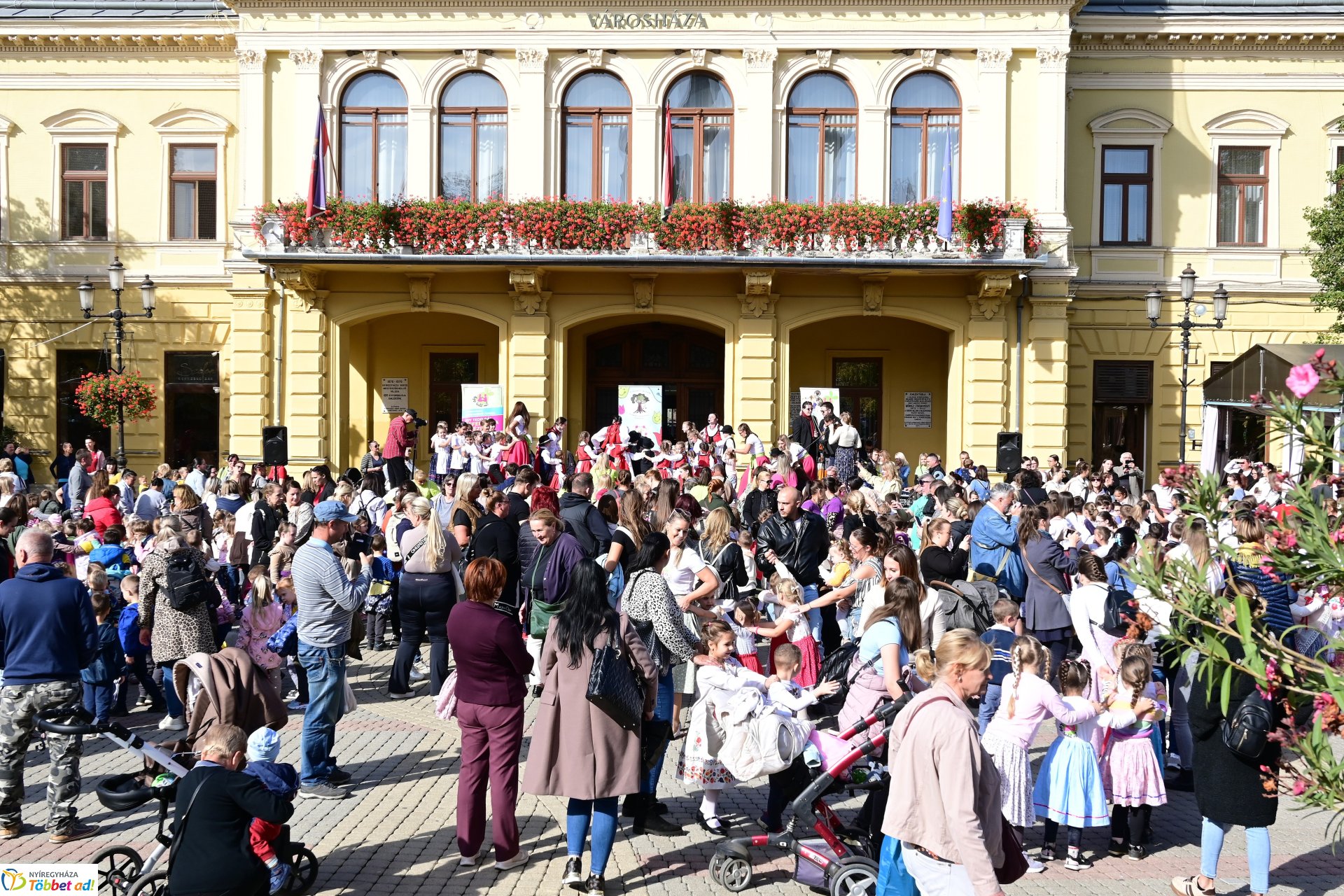 A Magyar Népi Játék Napját ünnepelték a Kossuth téren