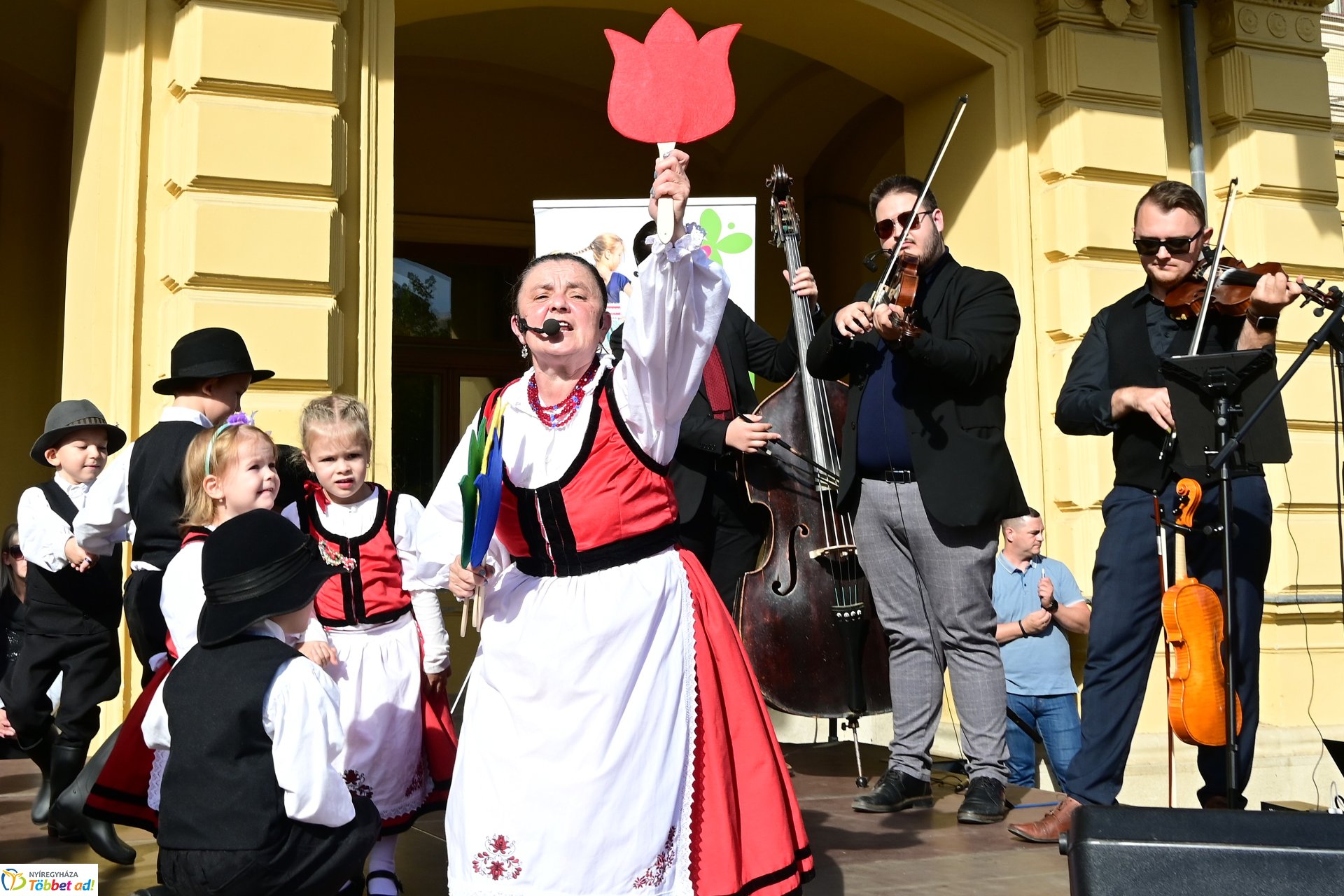 A Magyar Népi Játék Napját ünnepelték a Kossuth téren