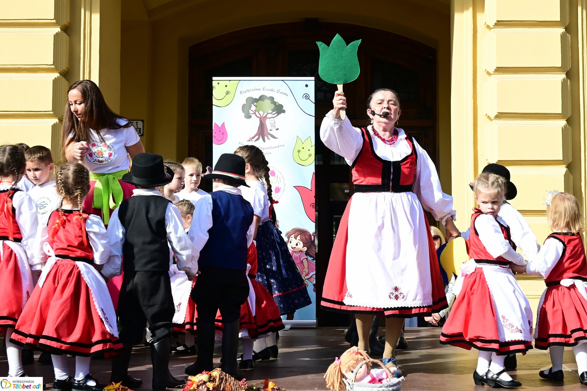 A Magyar Népi Játék Napját ünnepelték a Kossuth téren