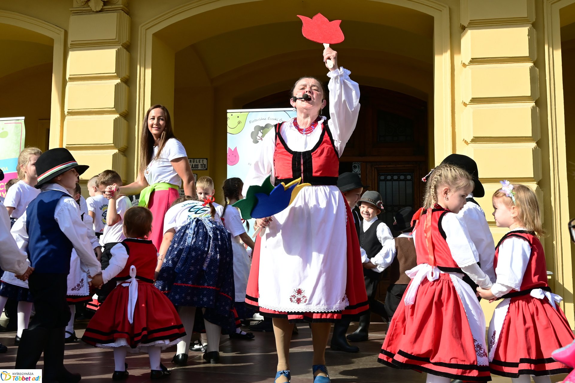 A Magyar Népi Játék Napját ünnepelték a Kossuth téren