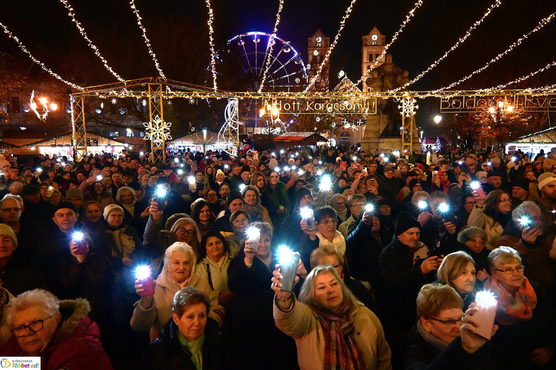 A második gyertya is ég az adventi koszorún