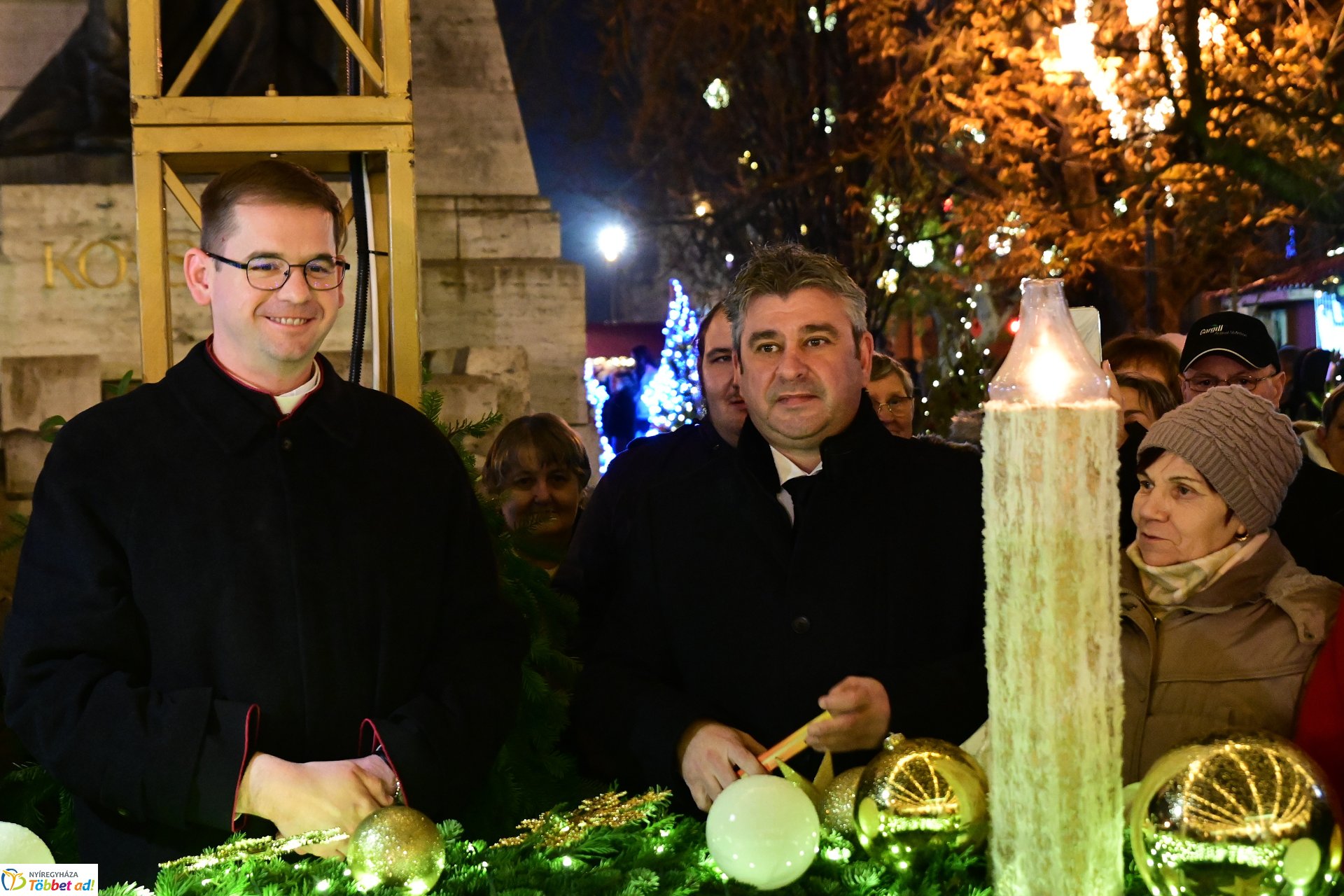 A második gyertya is ég az adventi koszorún