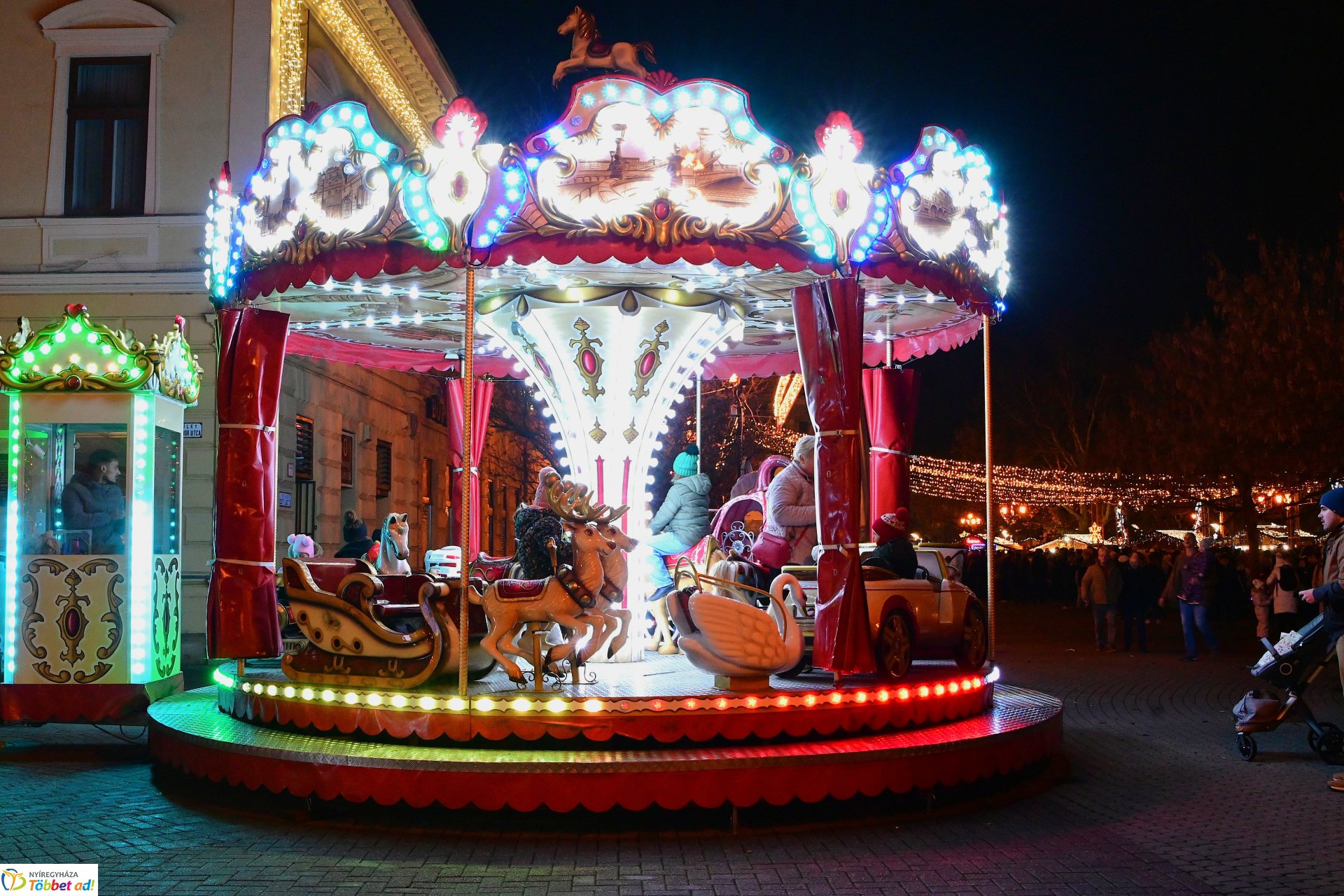 A második gyertya is ég az adventi koszorún