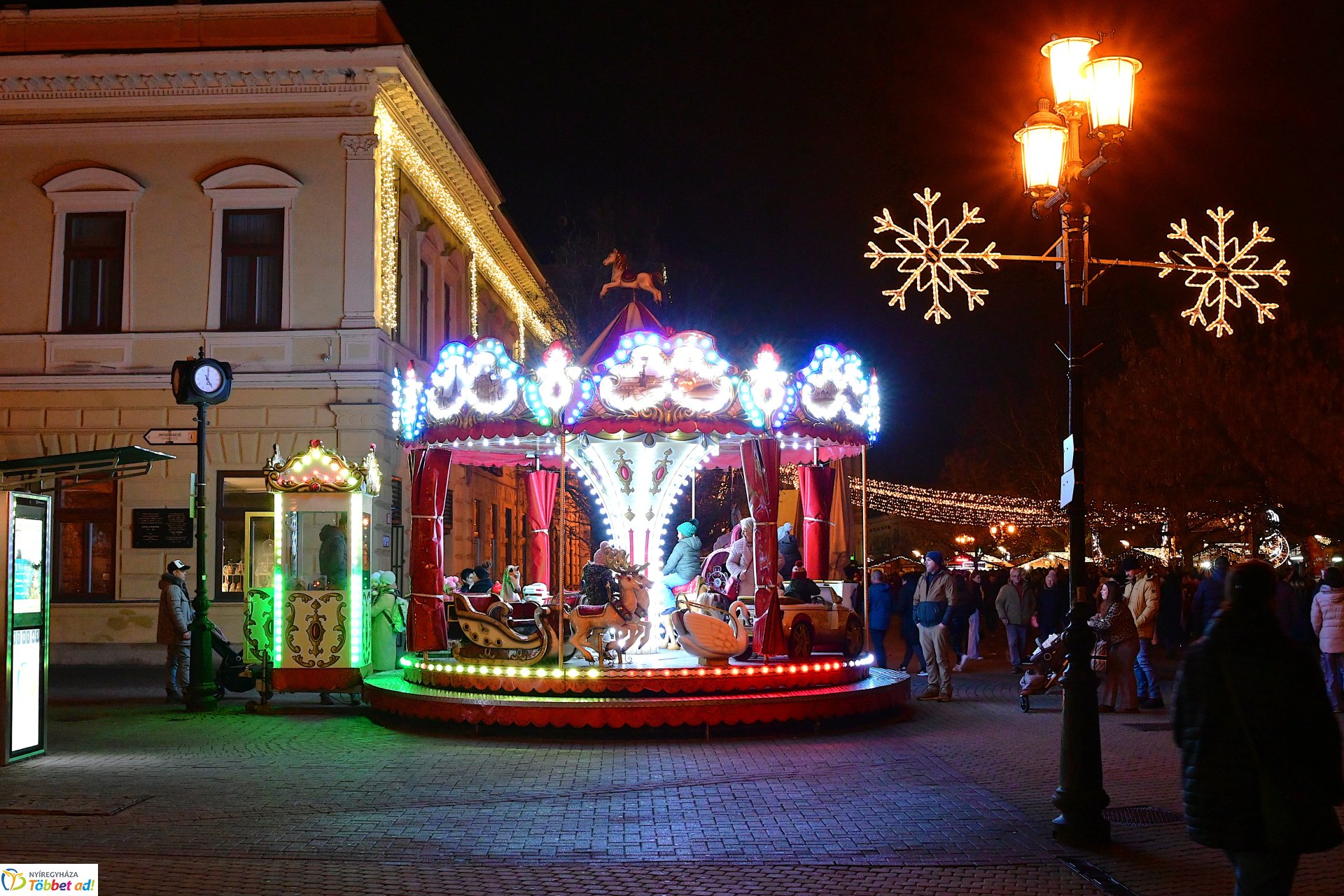 A második gyertya is ég az adventi koszorún