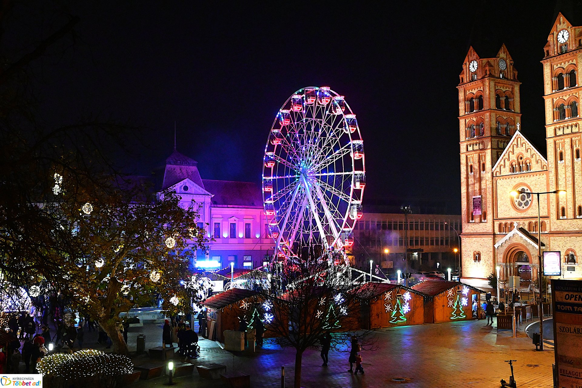A második gyertya is ég az adventi koszorún
