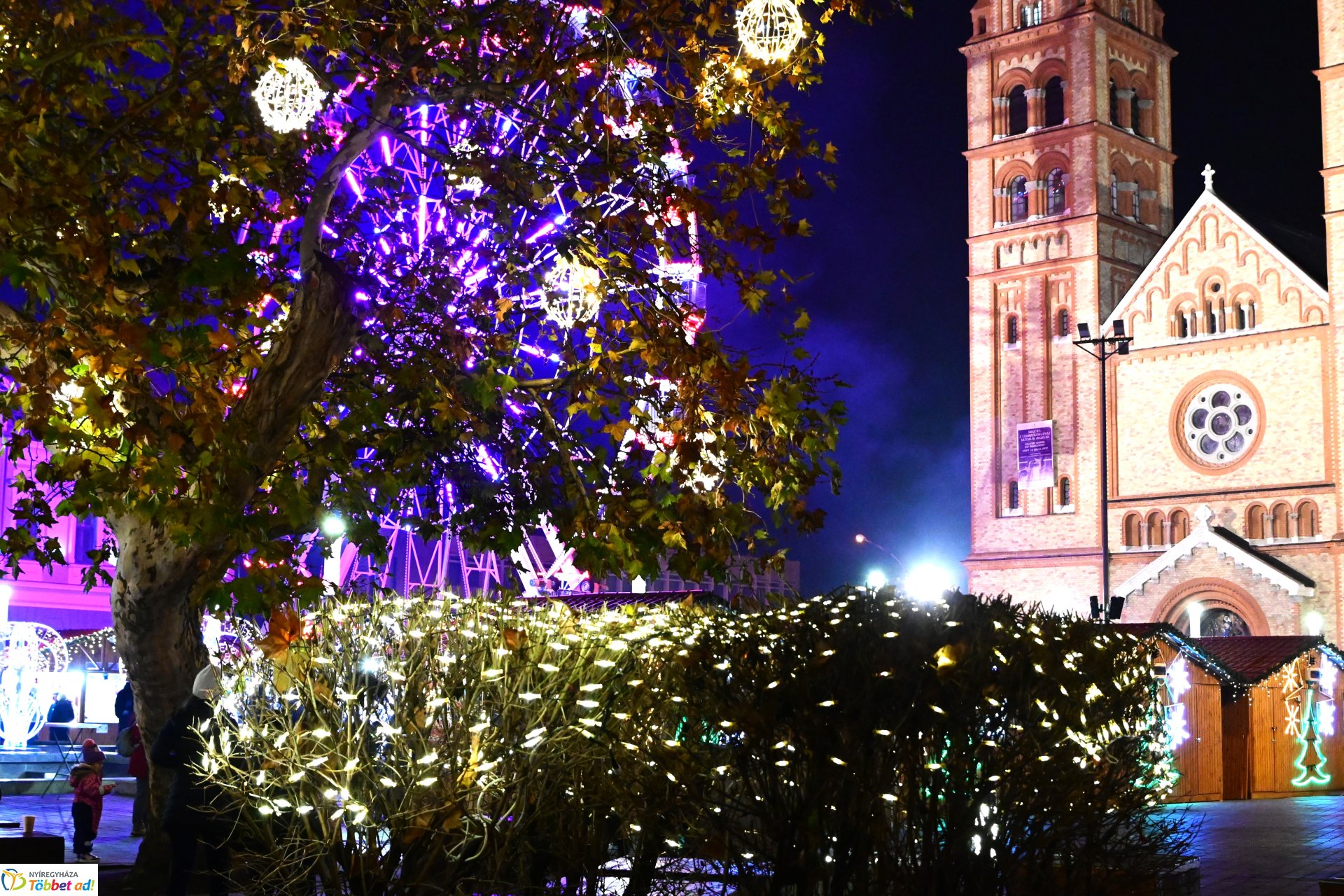 A második gyertya is ég az adventi koszorún
