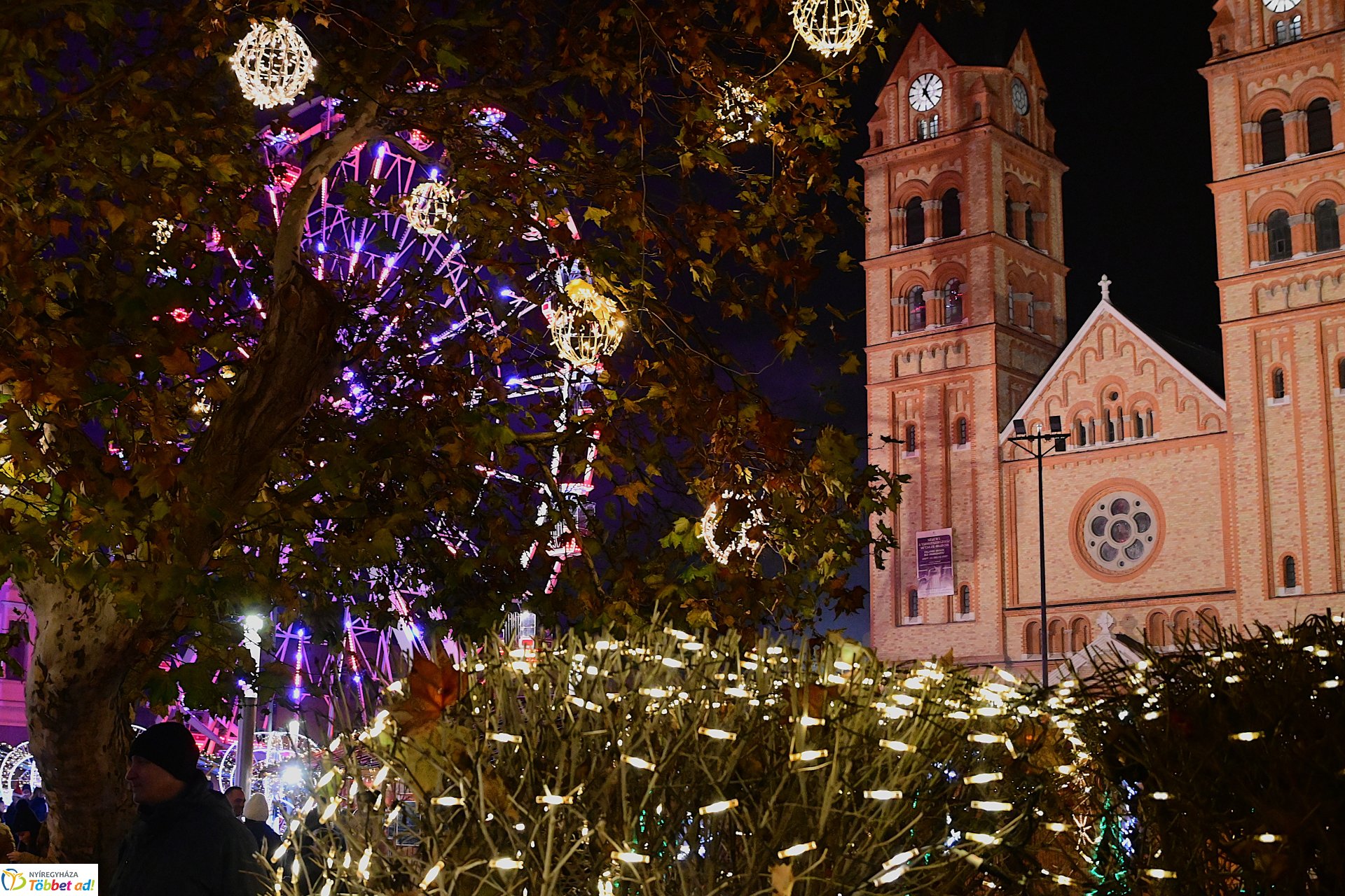 A második gyertya is ég az adventi koszorún