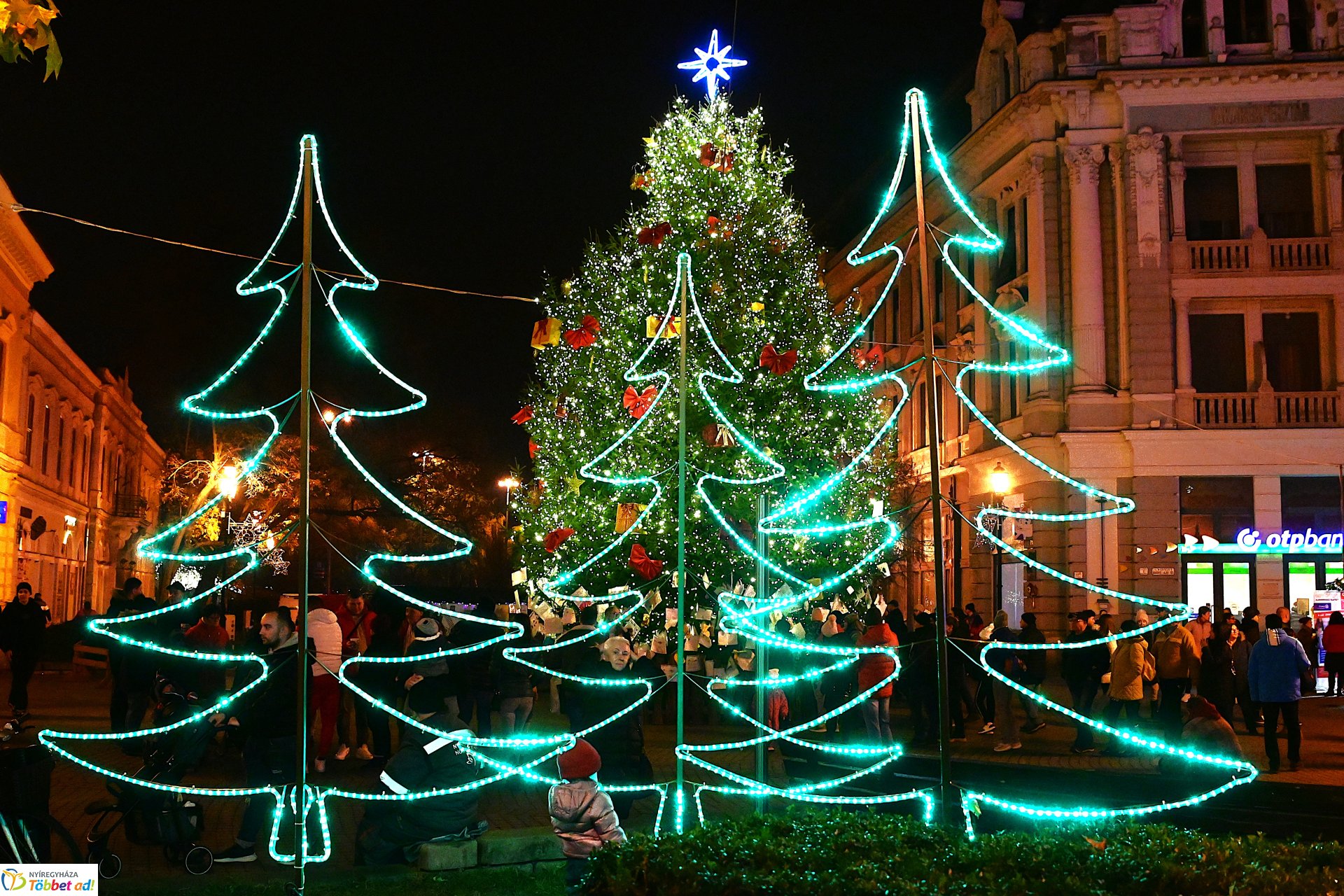 A második gyertya is ég az adventi koszorún