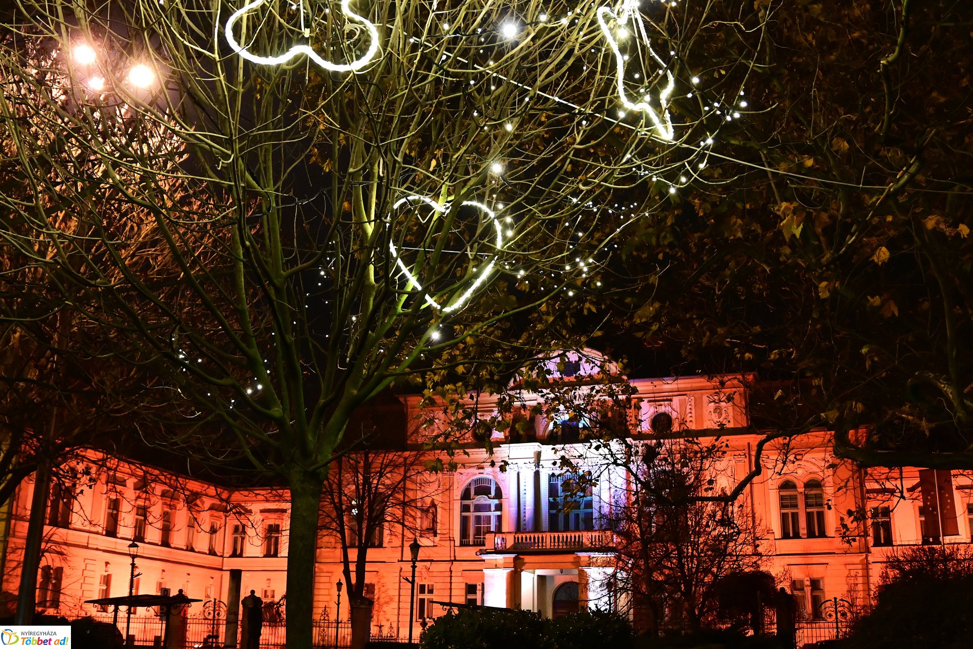 A második gyertya is ég az adventi koszorún