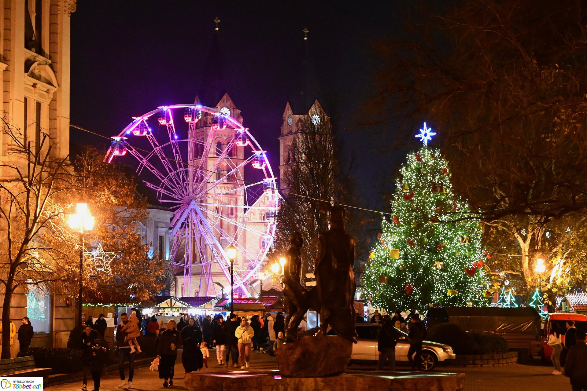 A második gyertya is ég az adventi koszorún