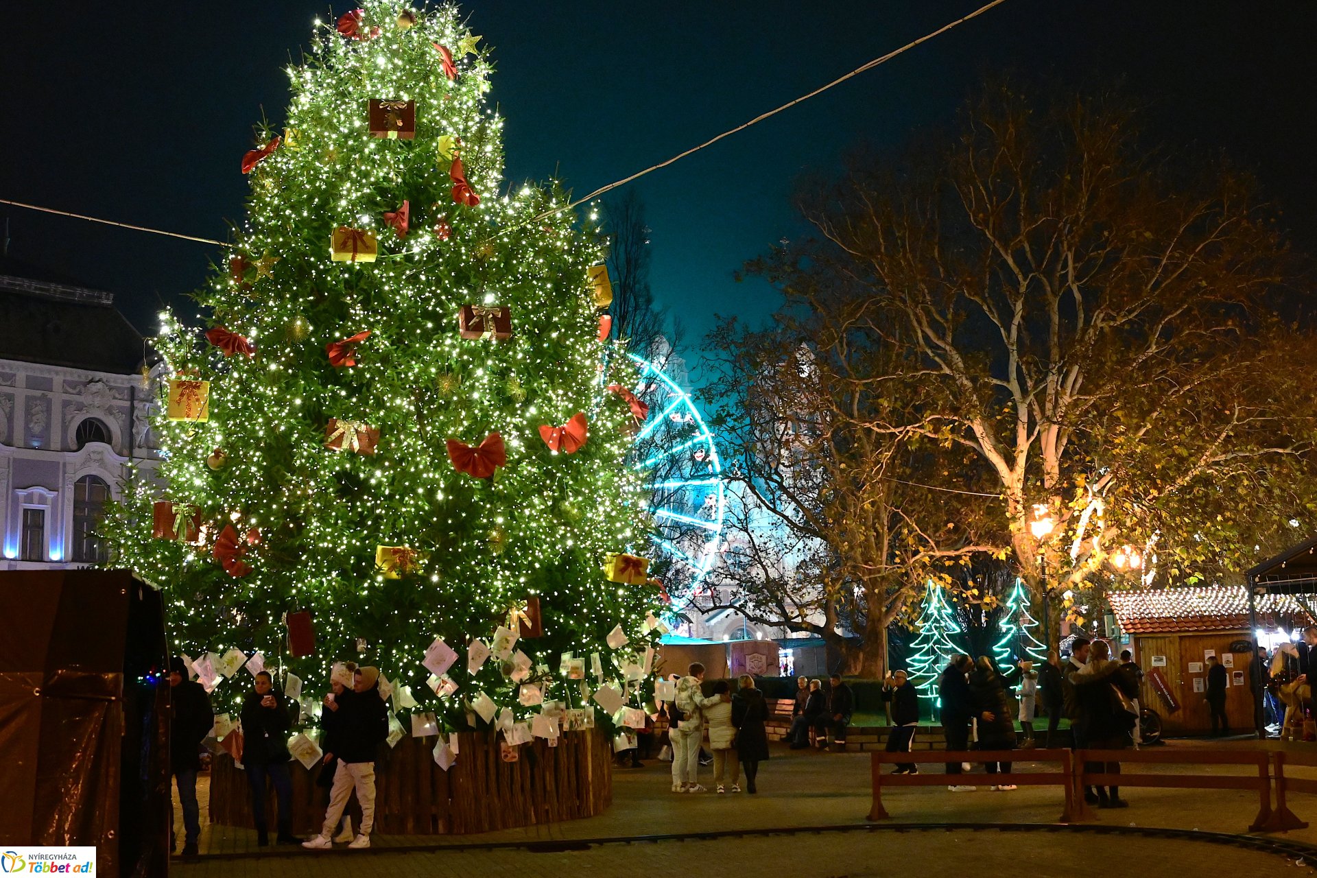 A második gyertya is ég az adventi koszorún