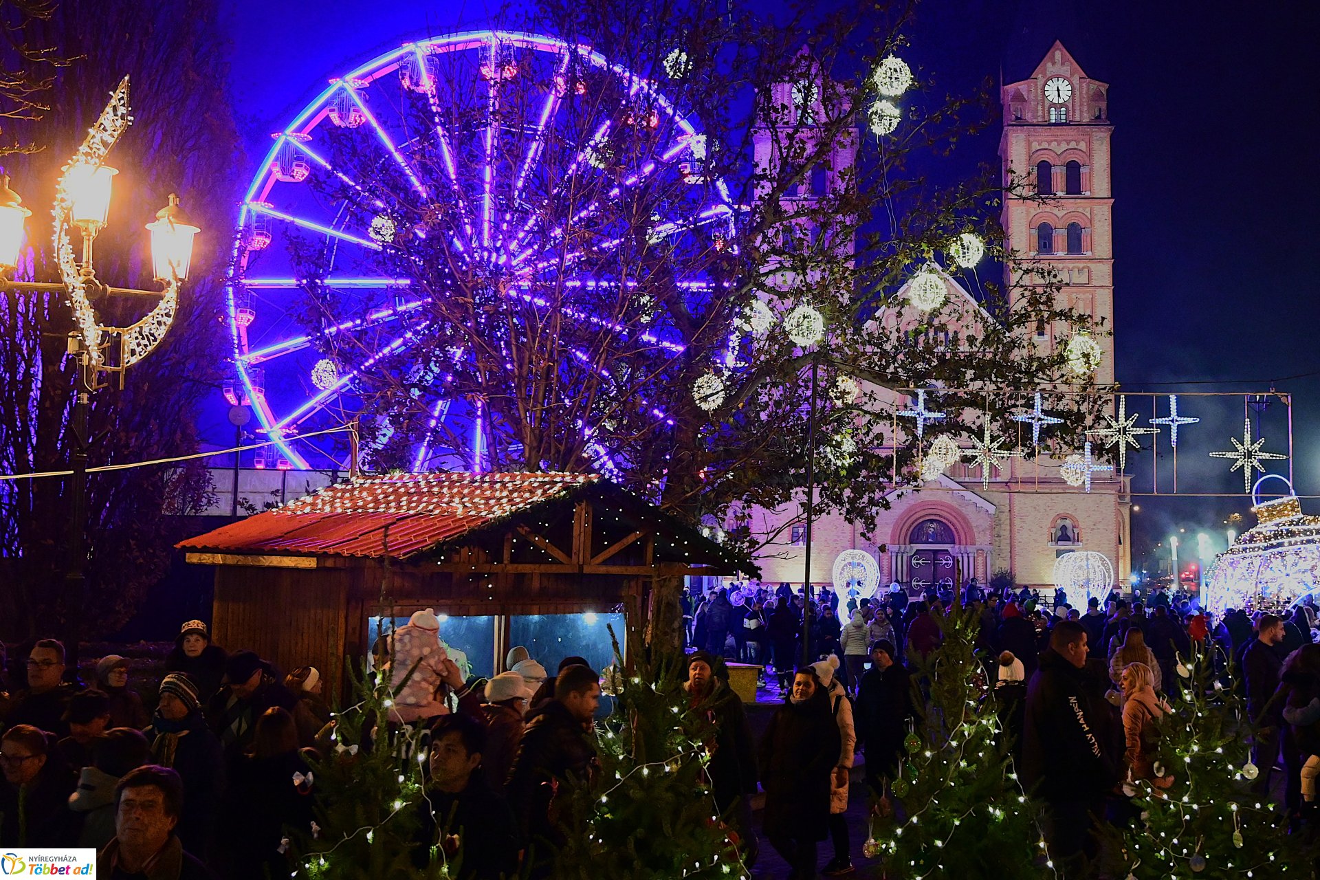 A második gyertya is ég az adventi koszorún