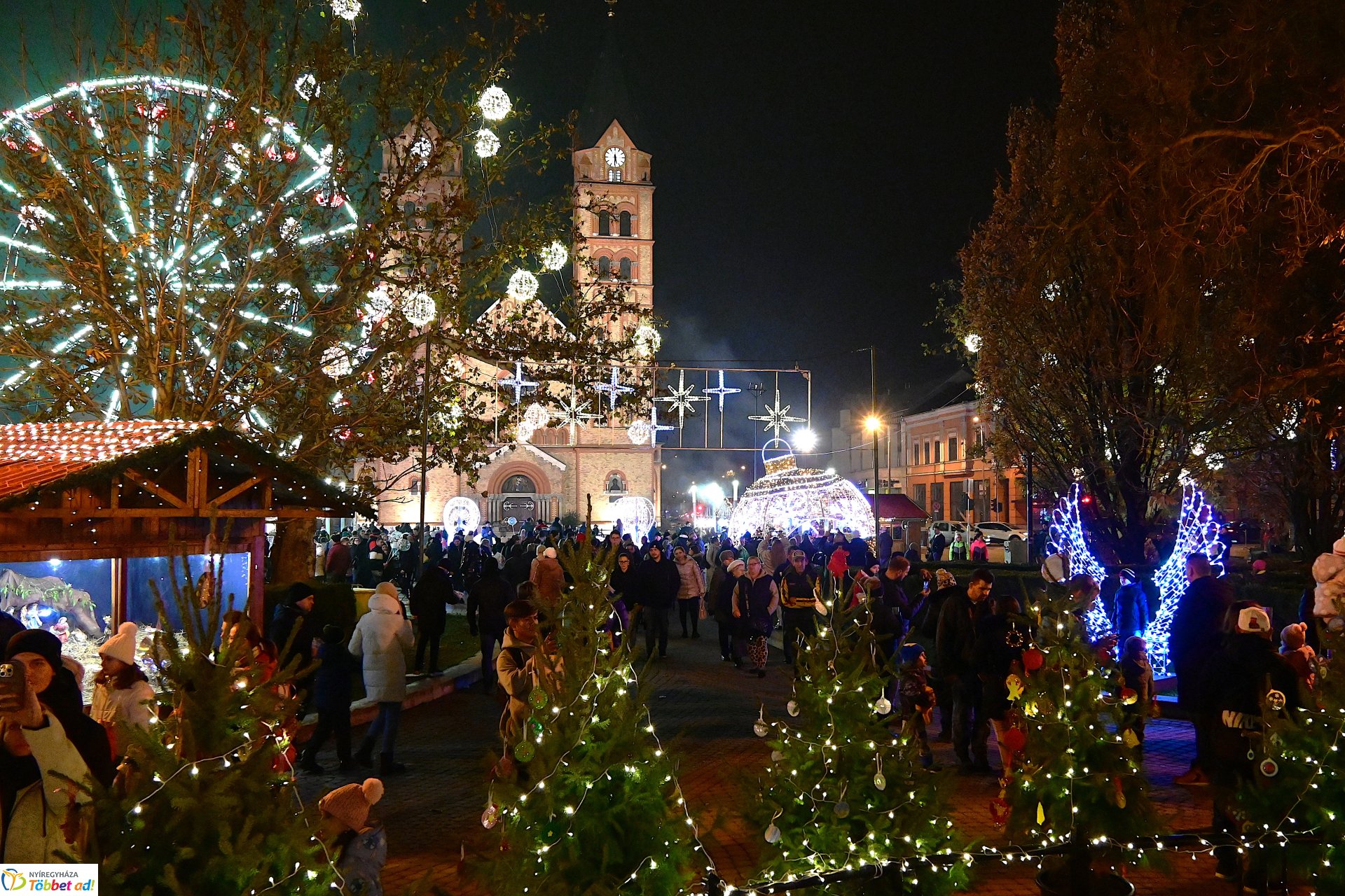 A második gyertya is ég az adventi koszorún