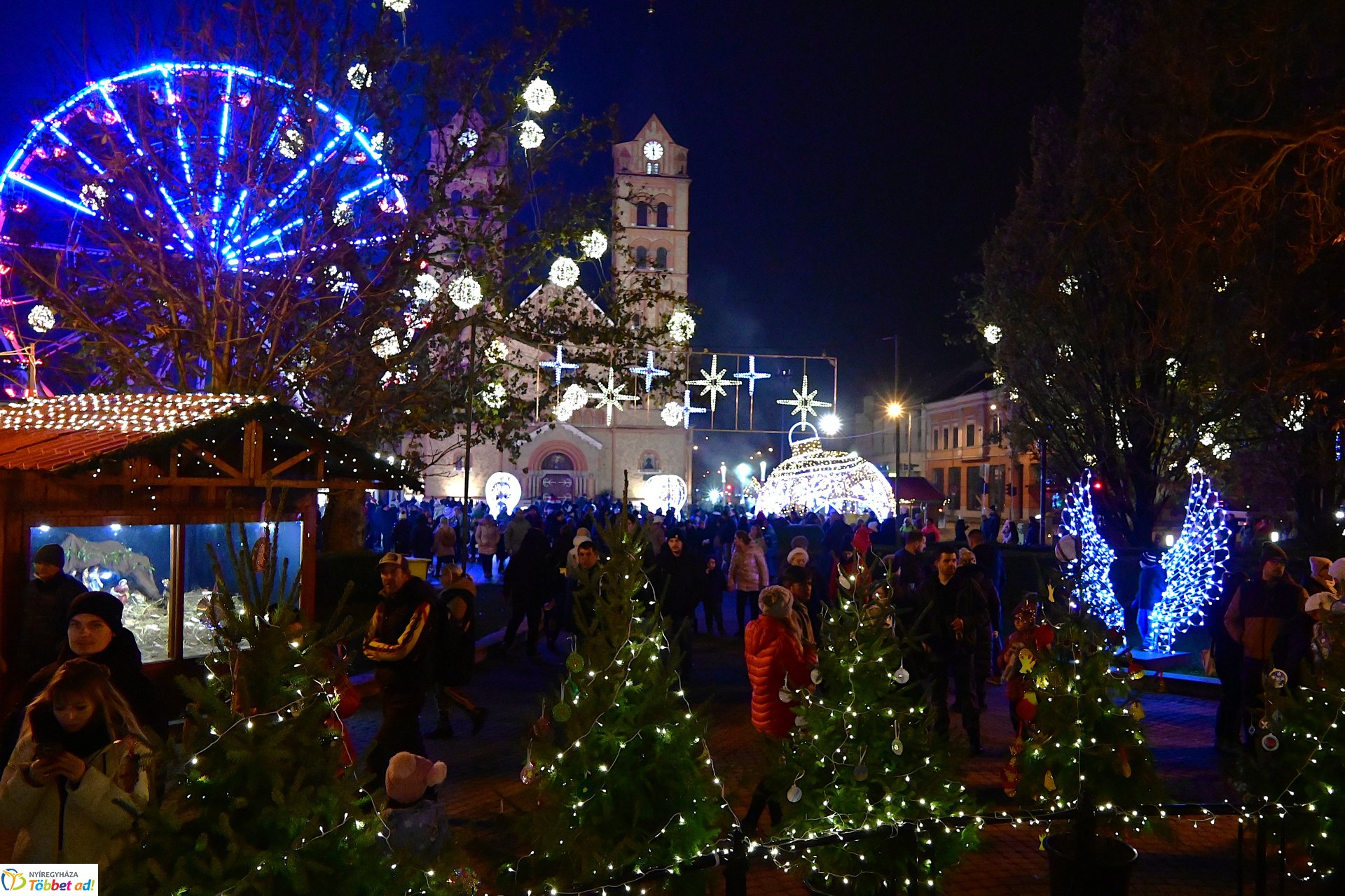 A második gyertya is ég az adventi koszorún