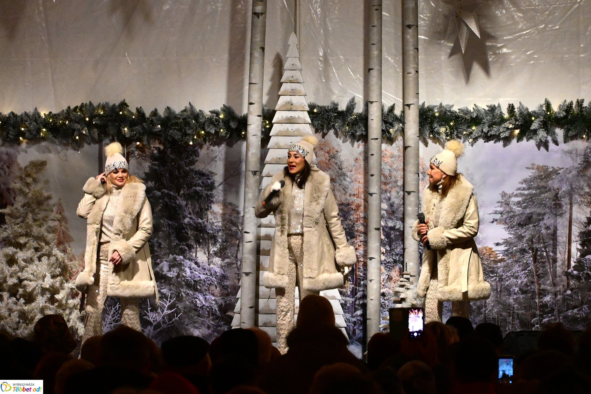 A második gyertya is ég az adventi koszorún