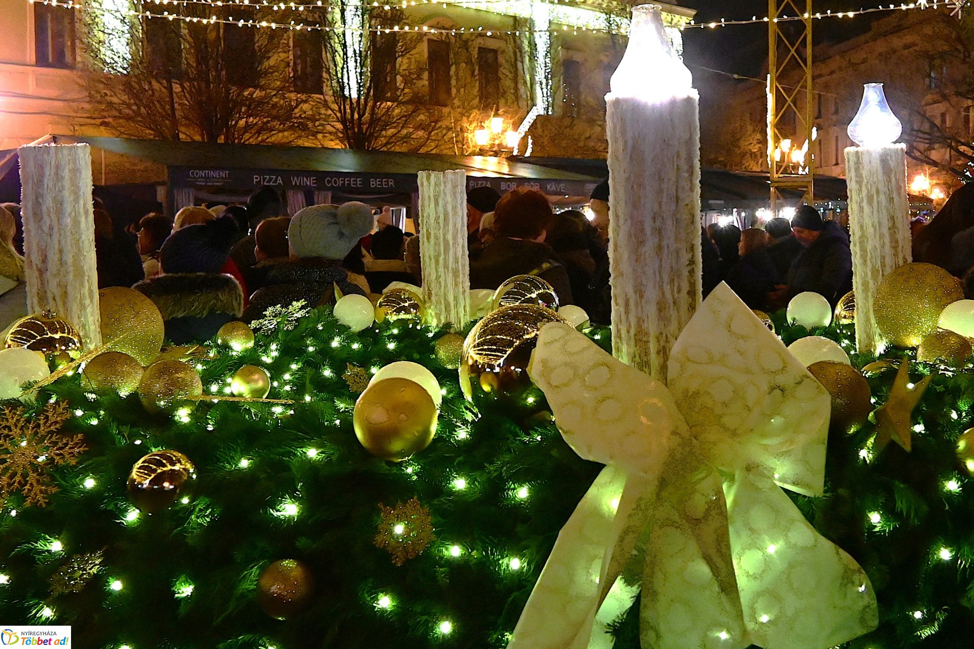 A második gyertya is ég az adventi koszorún