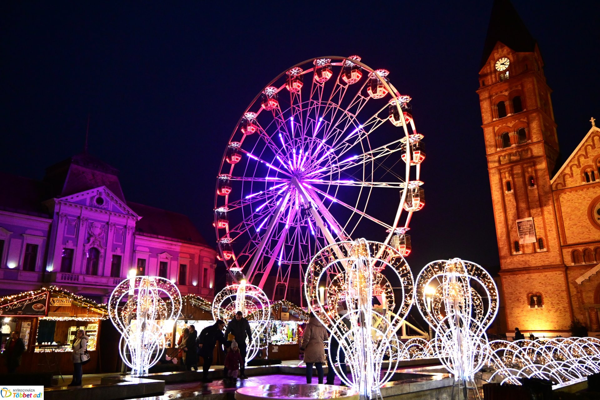 A második gyertya is ég az adventi koszorún