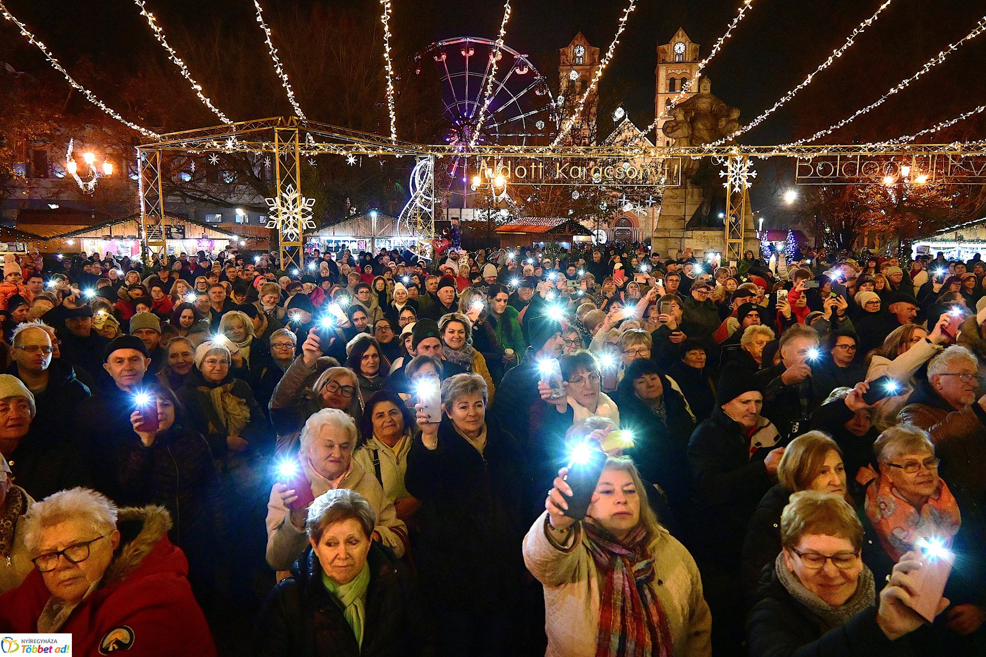 A második gyertya is ég az adventi koszorún