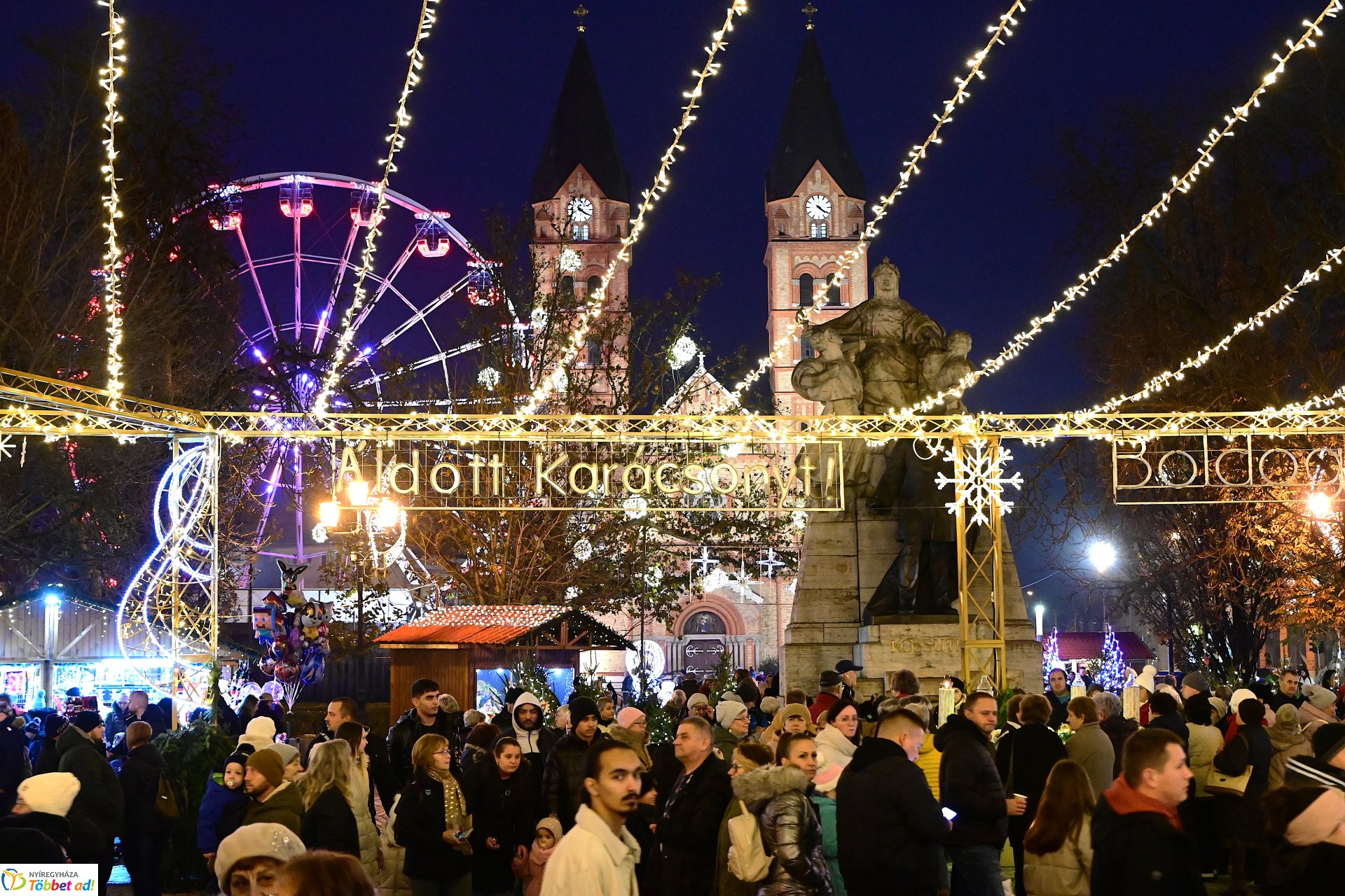 A második gyertya is ég az adventi koszorún