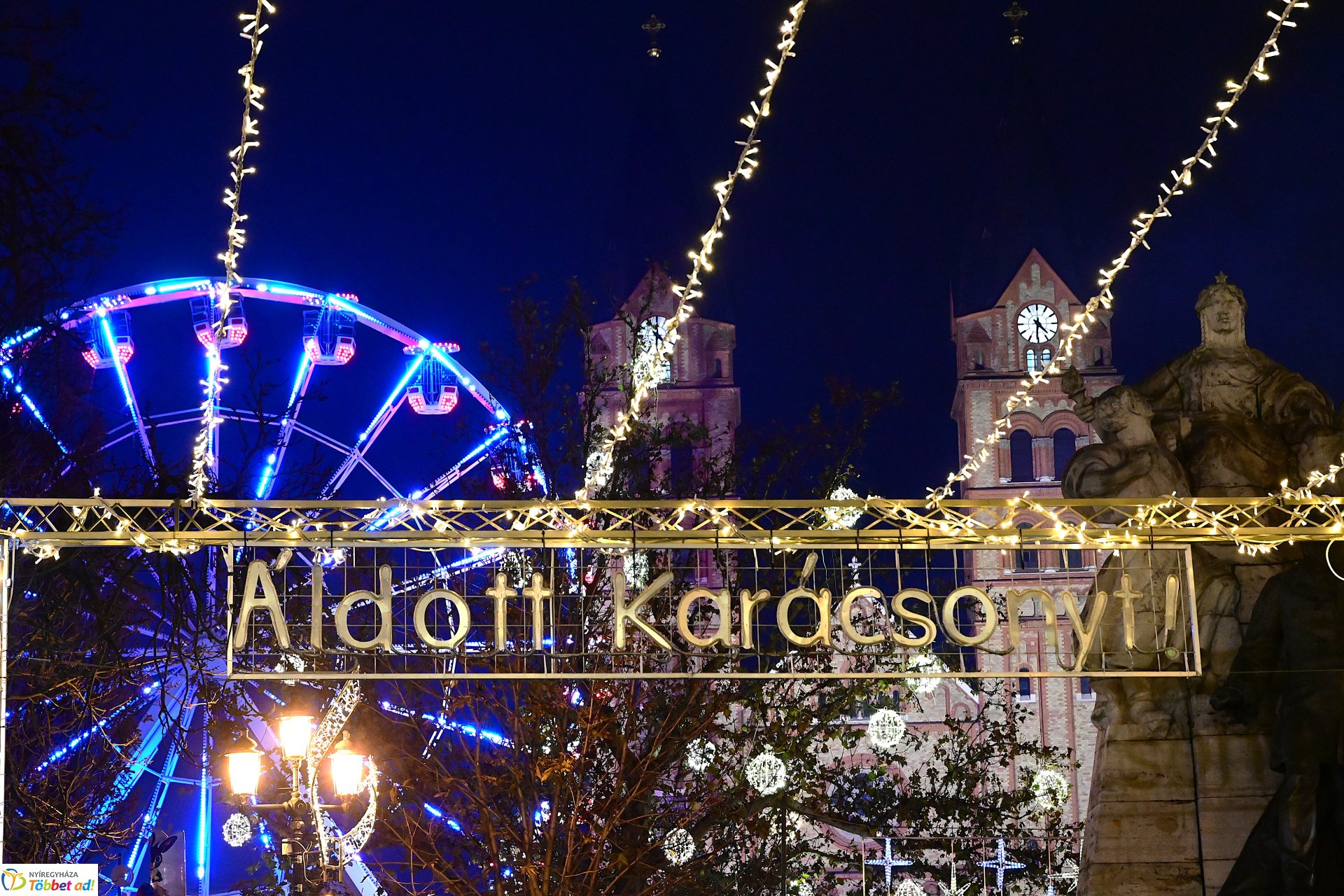 A második gyertya is ég az adventi koszorún