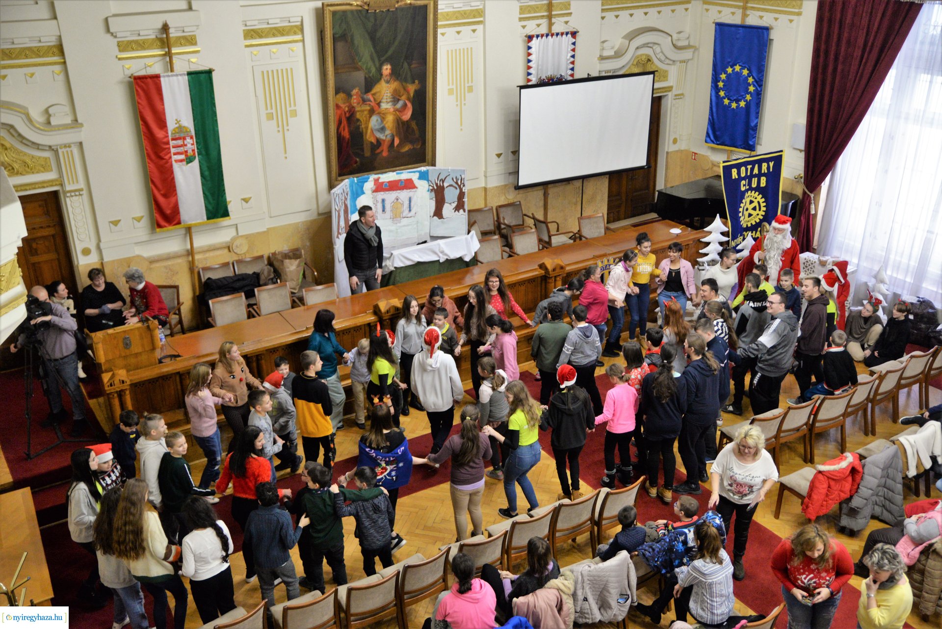 A Megyeházán járt a Rotary mikulás