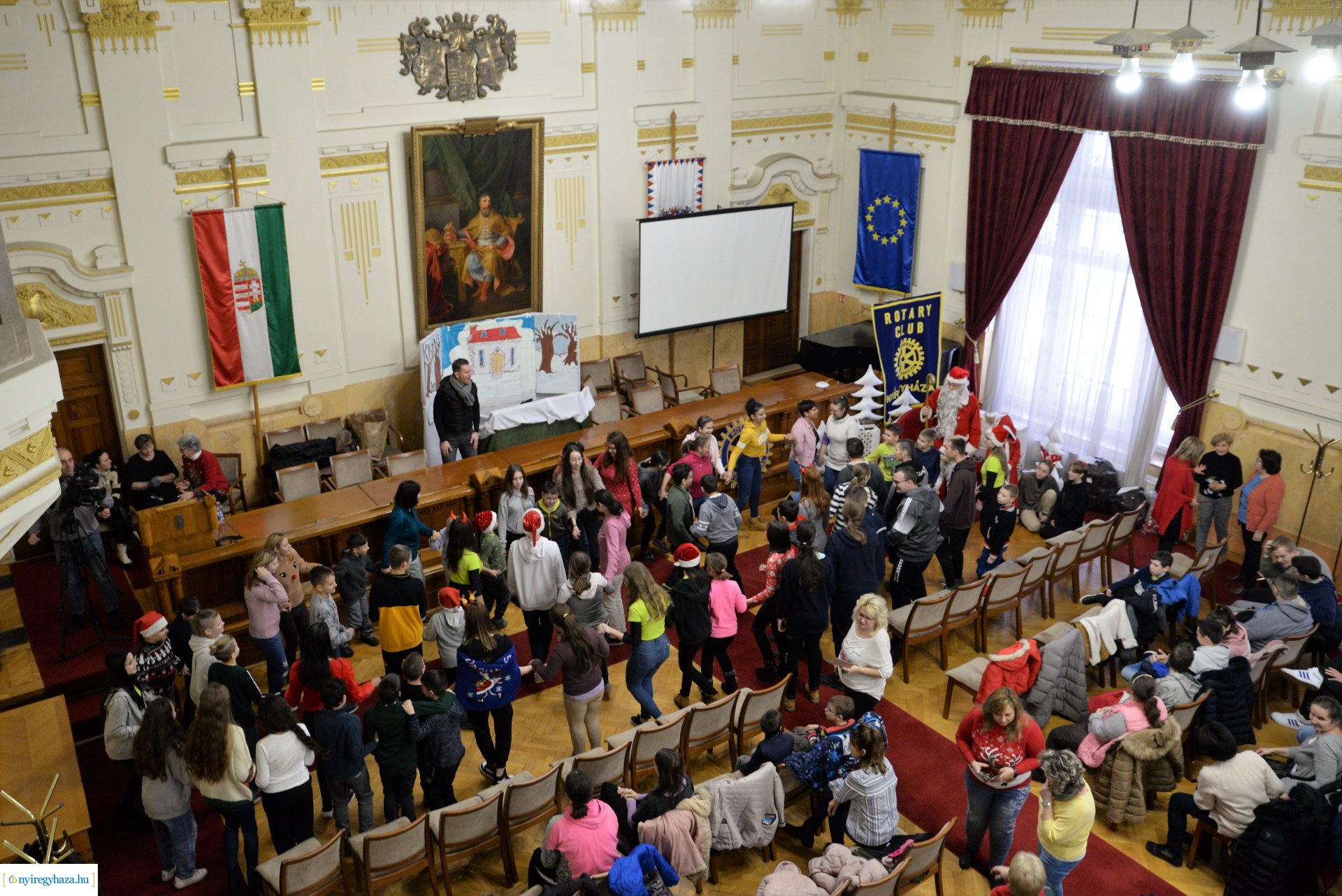 A Megyeházán járt a Rotary mikulás
