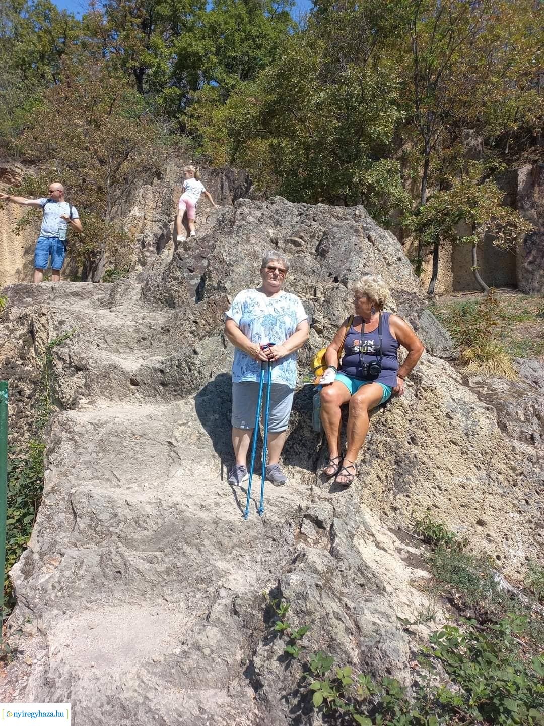 A Megyer-hegyi tengerszemhez és a Zemplén Kalandparkba látogattak az Orosért Közéleti Egyesület tagjai