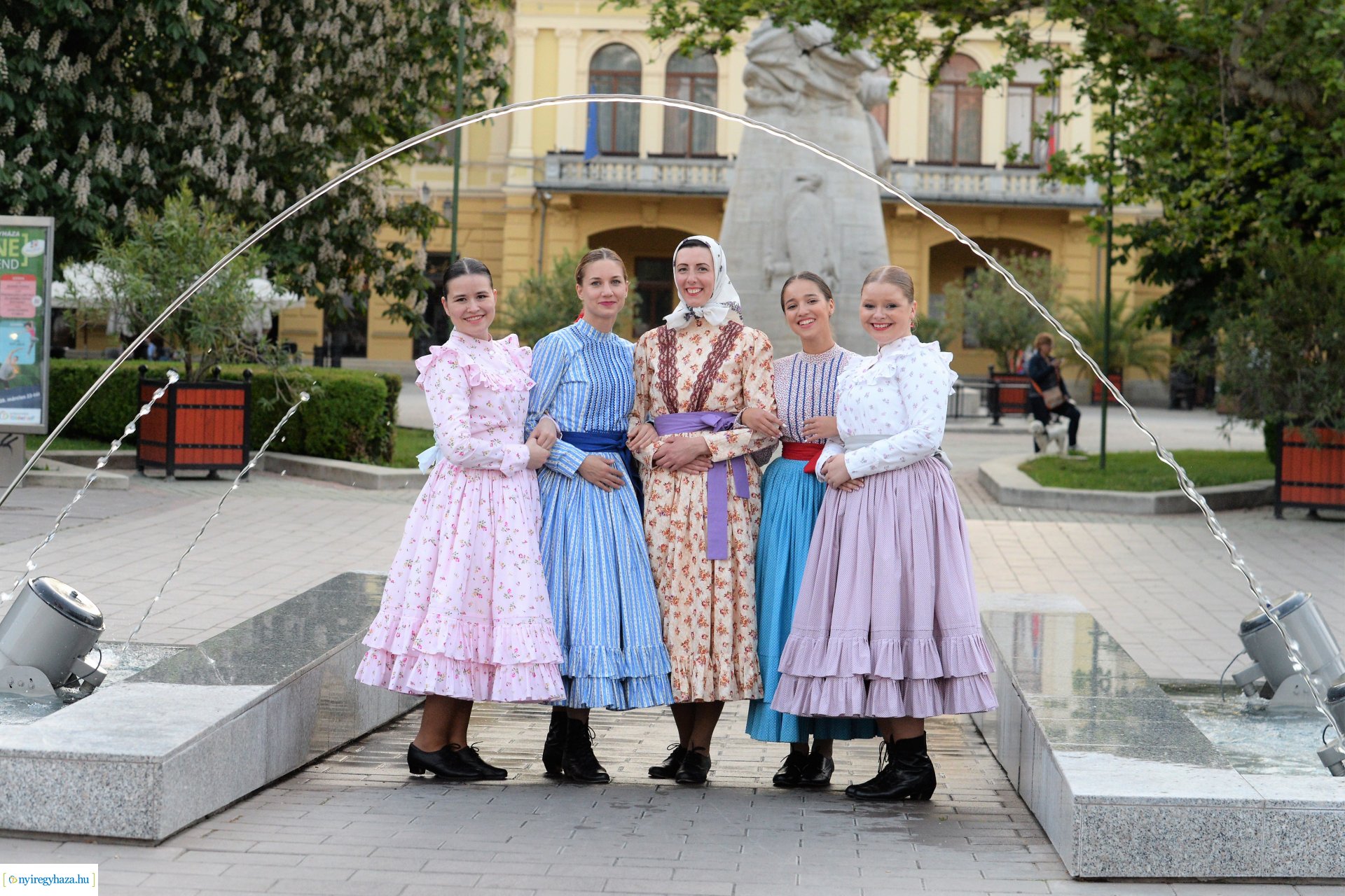 A Nemzeti Összetartozás Napjára emlékeztetve kisfilmet forgatott a Szabolcs Néptáncegyüttes