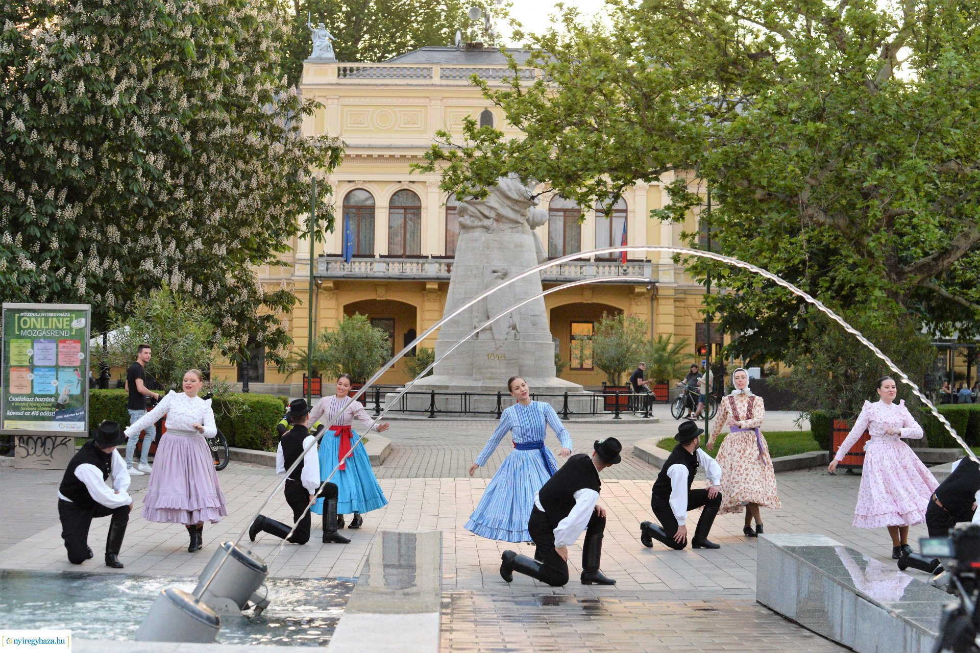 A Nemzeti Összetartozás Napjára emlékeztetve kisfilmet forgatott a Szabolcs Néptáncegyüttes