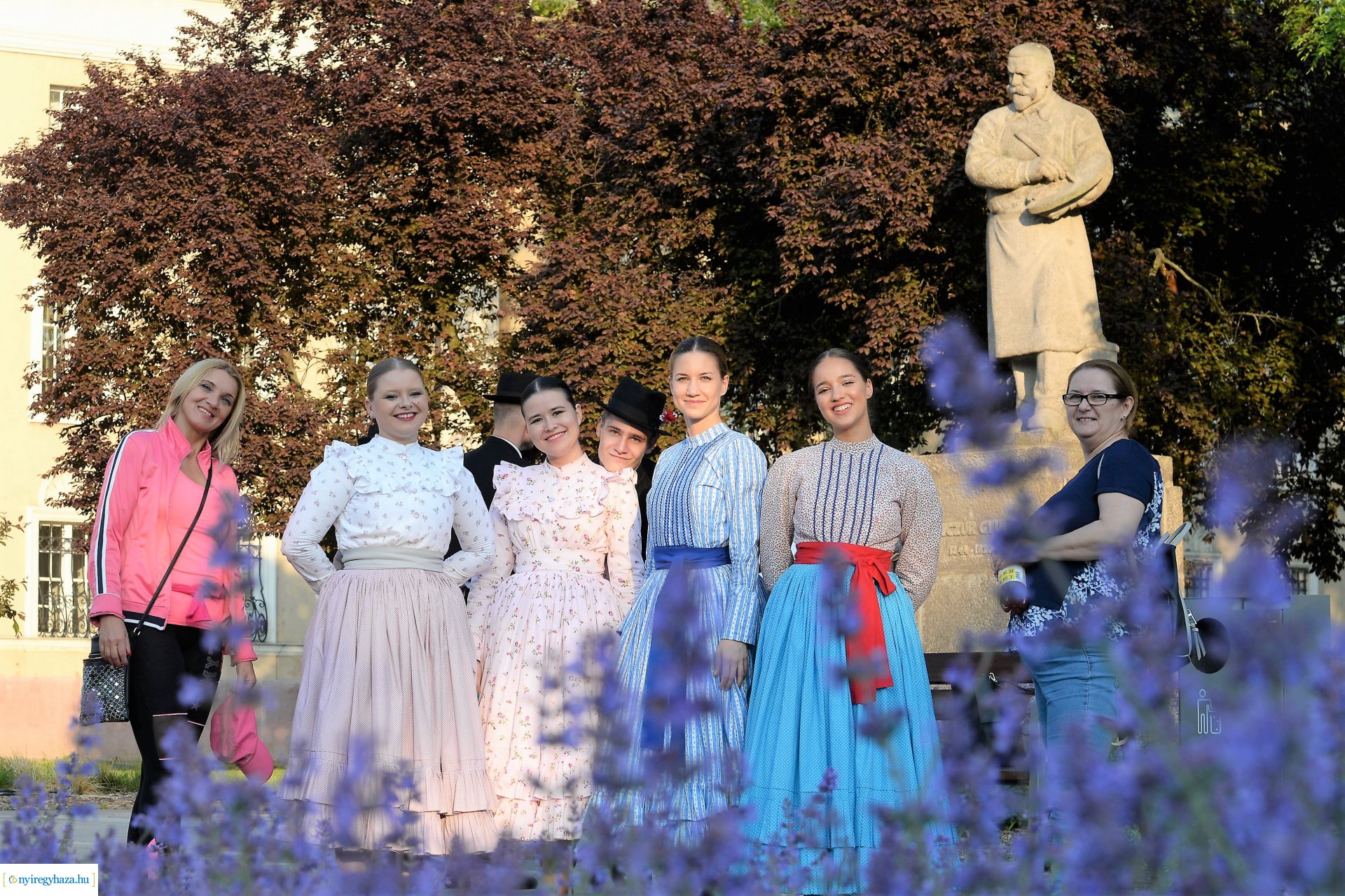 A Nemzeti Összetartozás Napjára emlékeztetve kisfilmet forgatott a Szabolcs Néptáncegyüttes