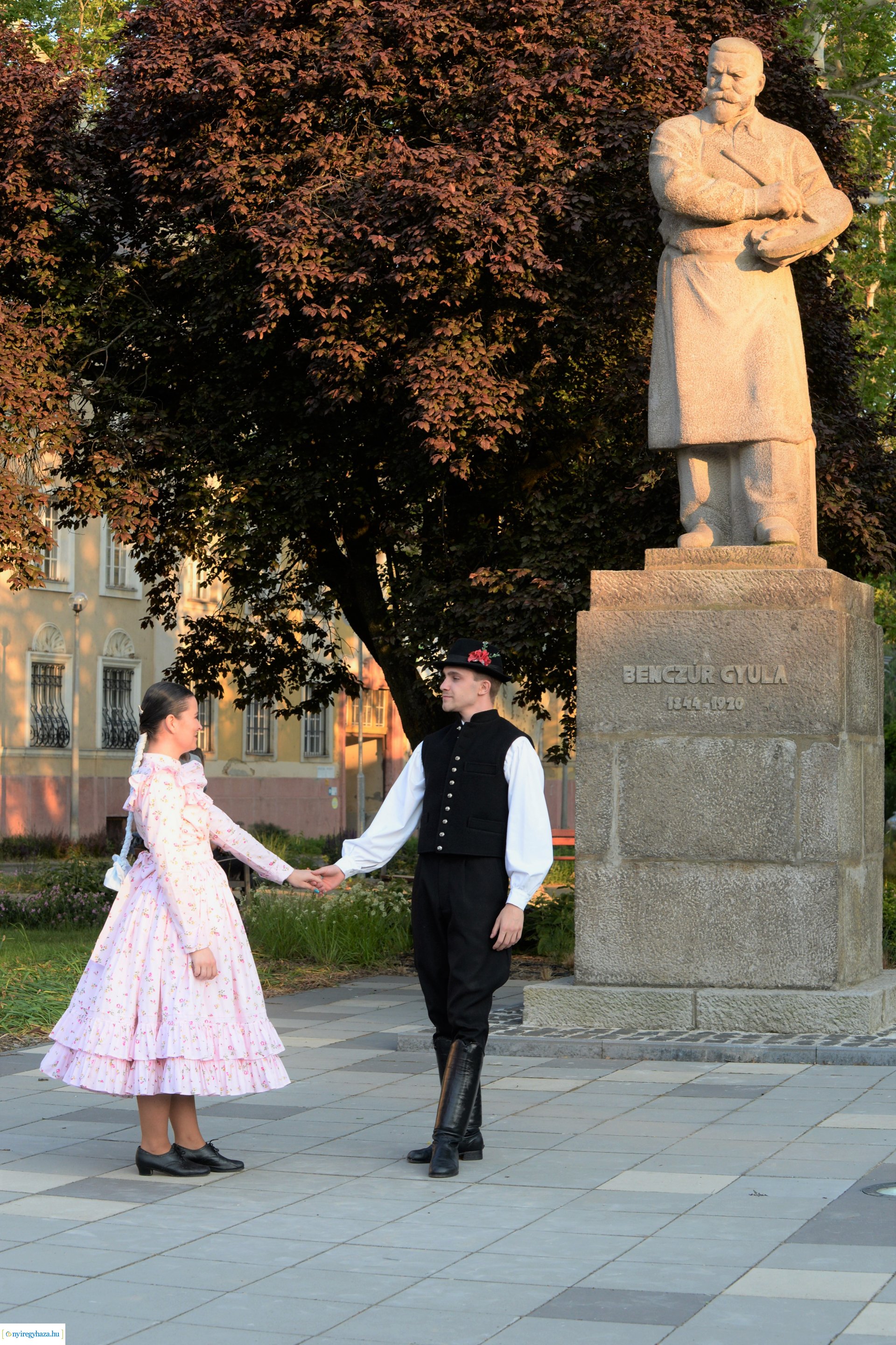 A Nemzeti Összetartozás Napjára emlékeztetve kisfilmet forgatott a Szabolcs Néptáncegyüttes