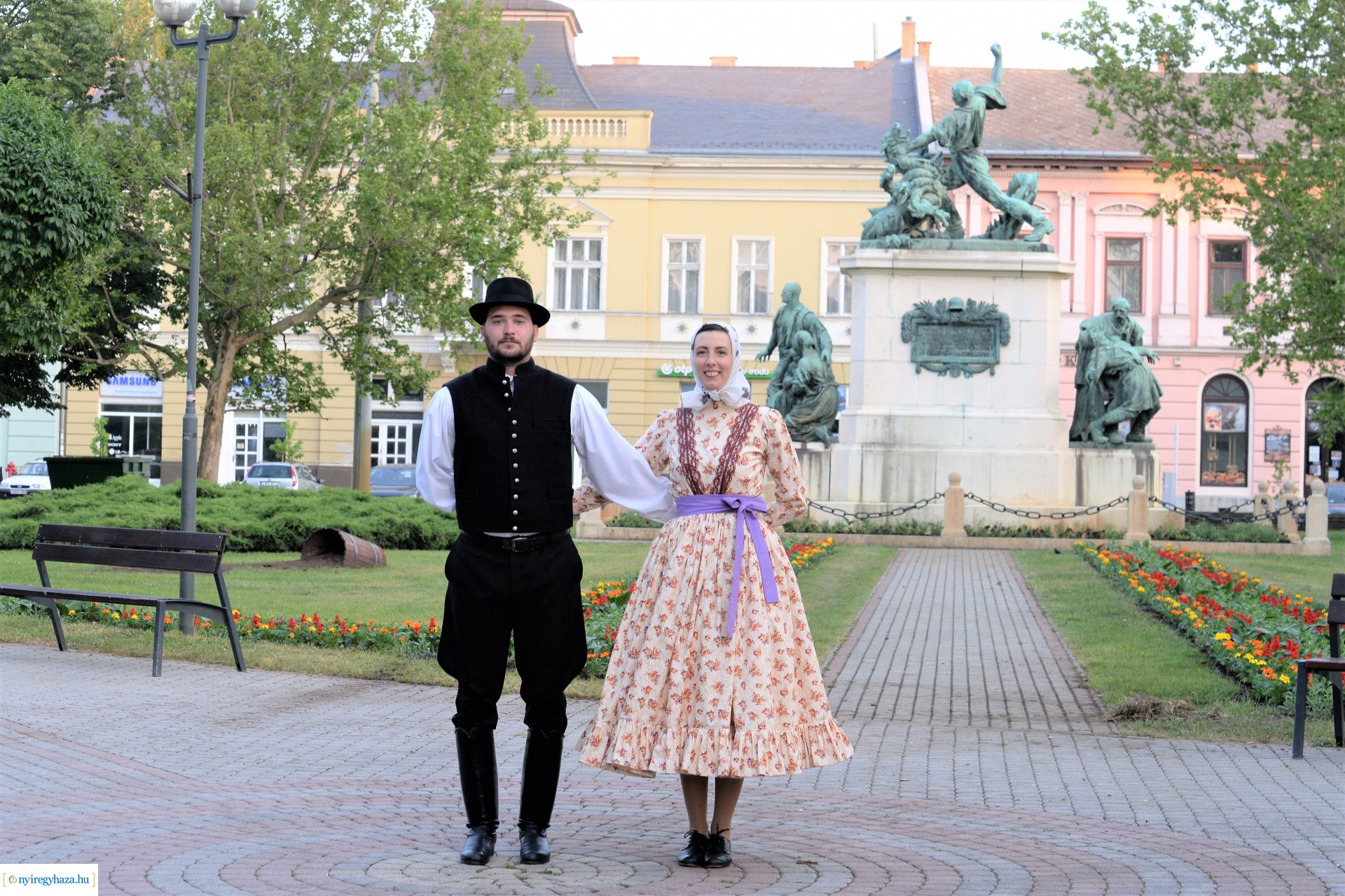 A Nemzeti Összetartozás Napjára emlékeztetve kisfilmet forgatott a Szabolcs Néptáncegyüttes