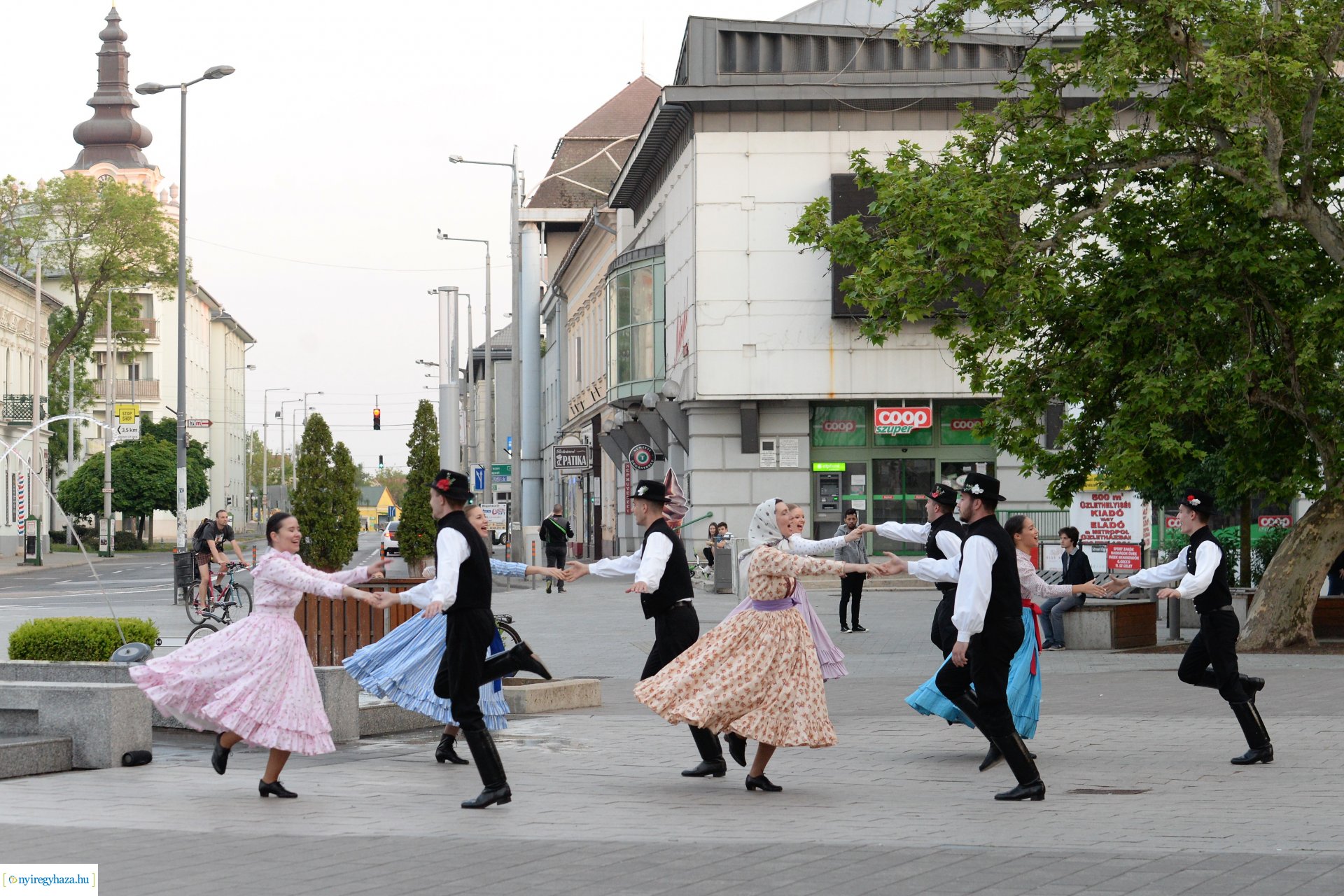 A Nemzeti Összetartozás Napjára emlékeztetve kisfilmet forgatott a Szabolcs Néptáncegyüttes