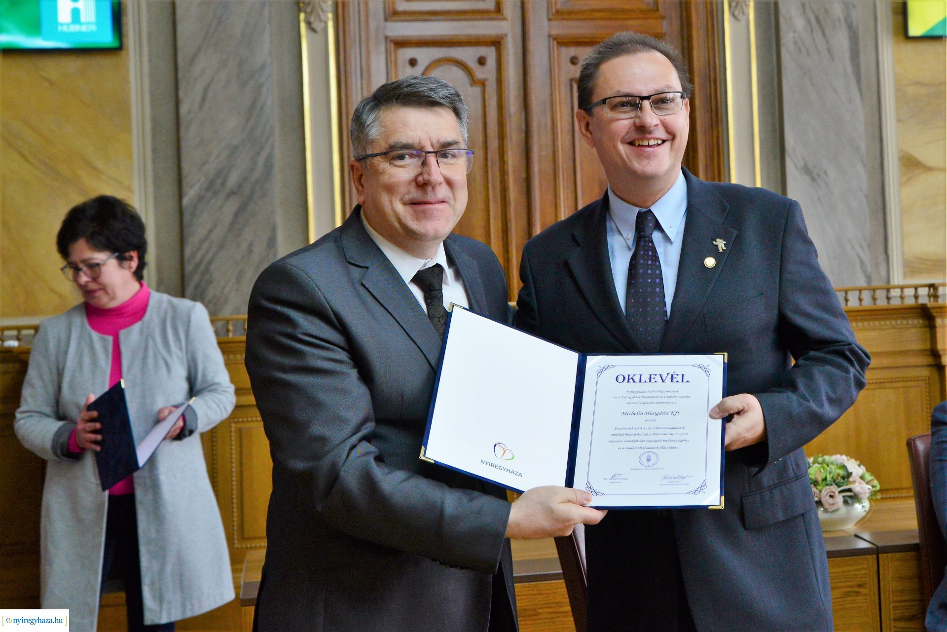 A Nyíregyházi Humanitárius Csoport elismerő okleveleinek átadása