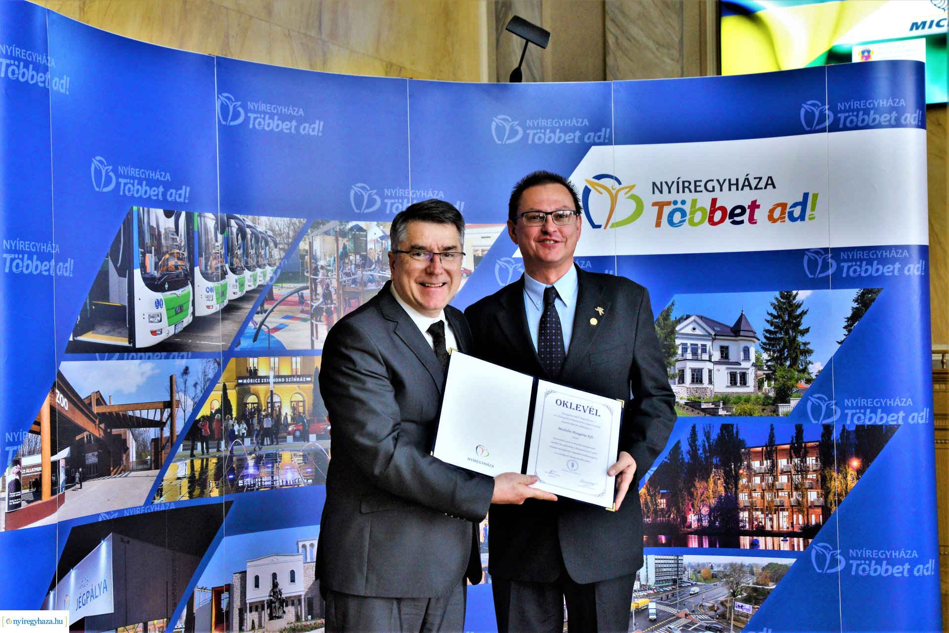 A Nyíregyházi Humanitárius Csoport elismerő okleveleinek átadása