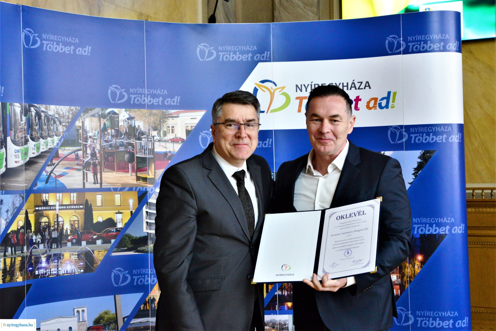 A Nyíregyházi Humanitárius Csoport elismerő okleveleinek átadása