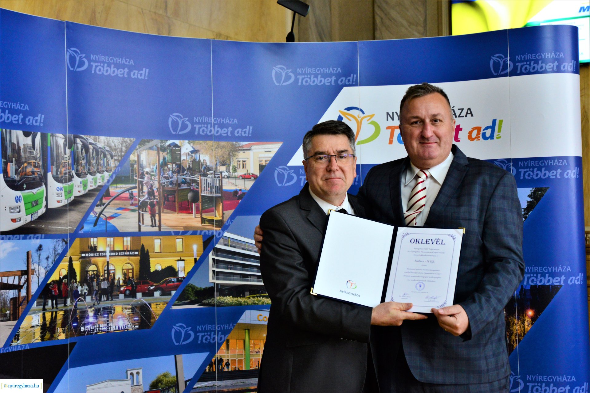 A Nyíregyházi Humanitárius Csoport elismerő okleveleinek átadása