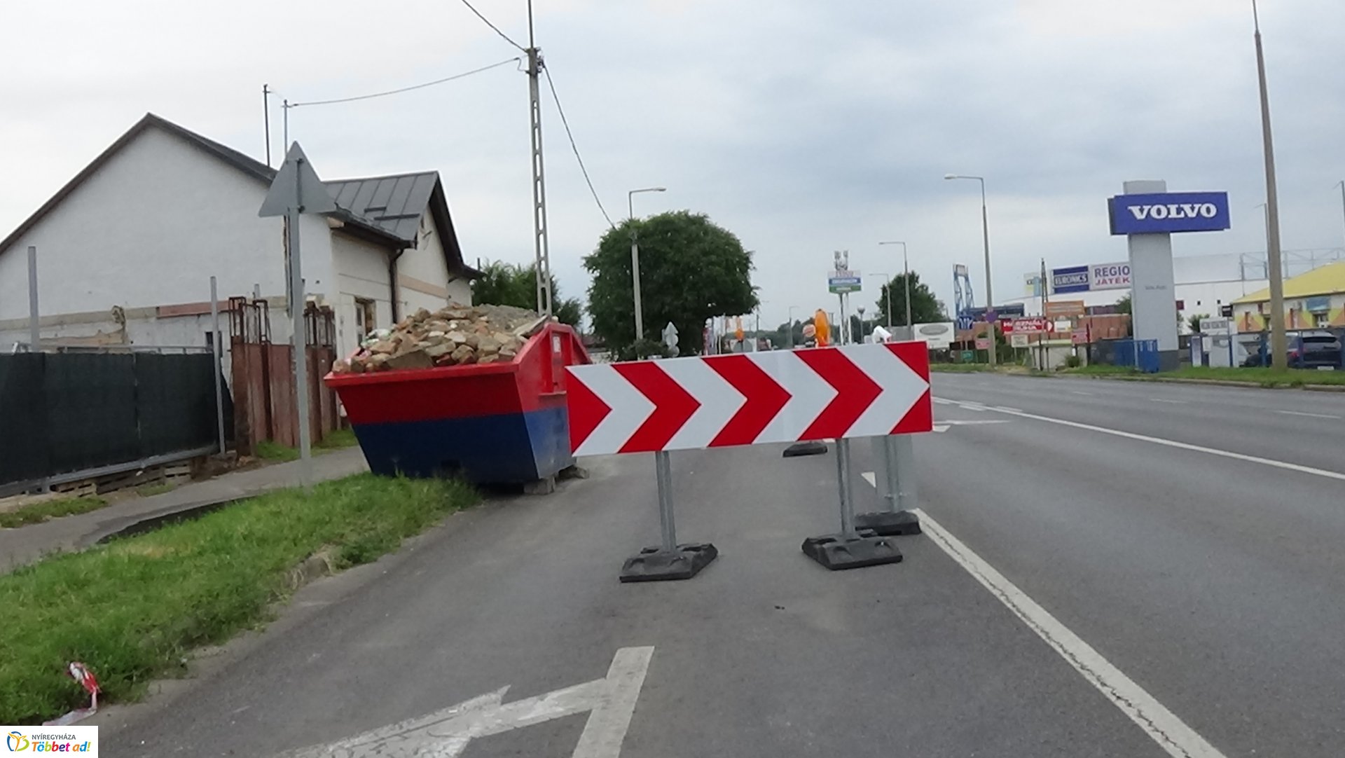 A Pazonyi út bevezető szakaszán lezárták a külső sáv egy részét