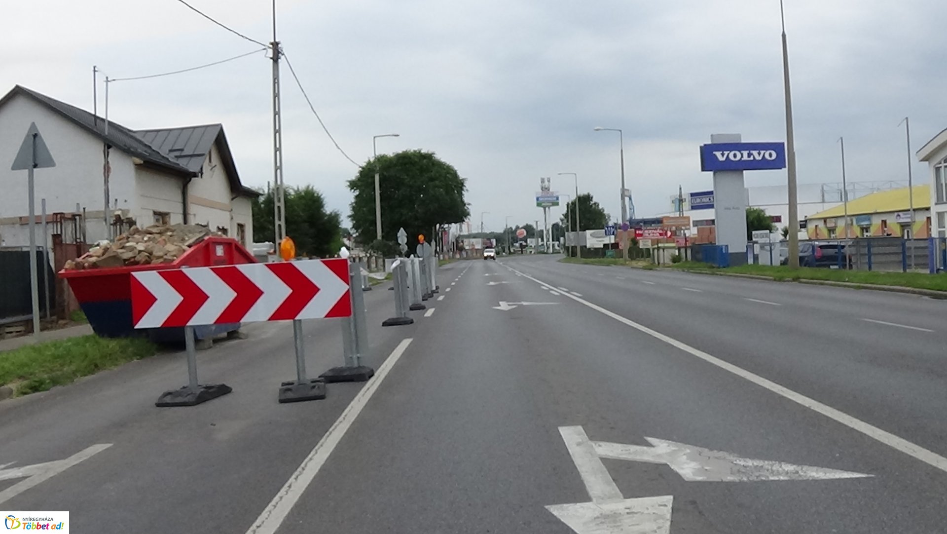 A Pazonyi út bevezető szakaszán lezárták a külső sáv egy részét