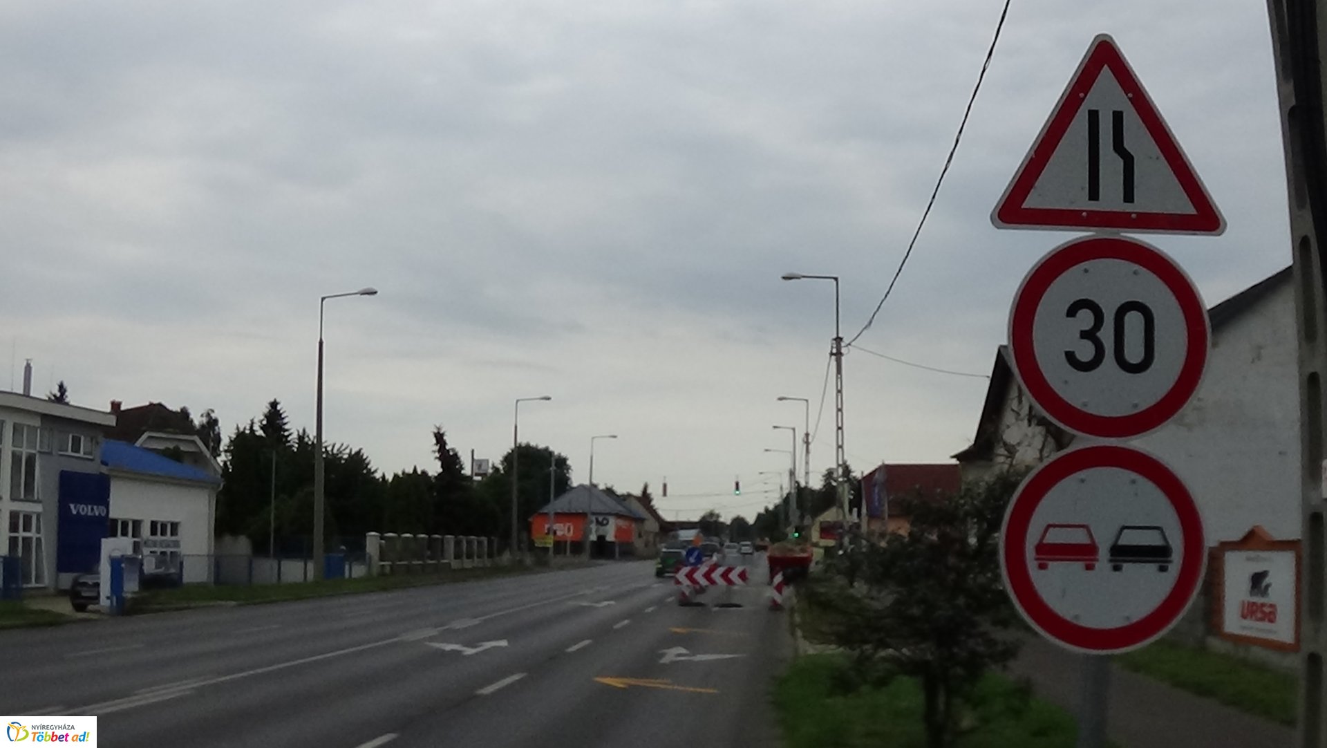 A Pazonyi út bevezető szakaszán lezárták a külső sáv egy részét