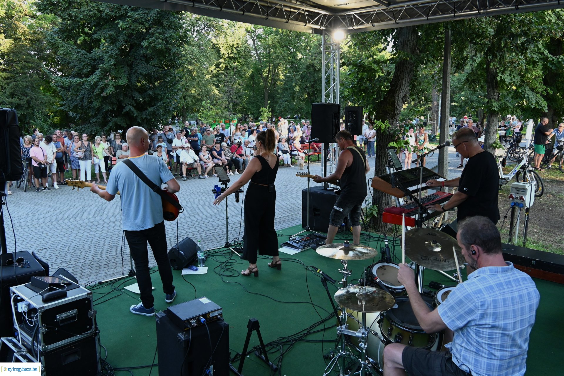 A Polip Band a Zene Sóstón programsorozat szinpadán