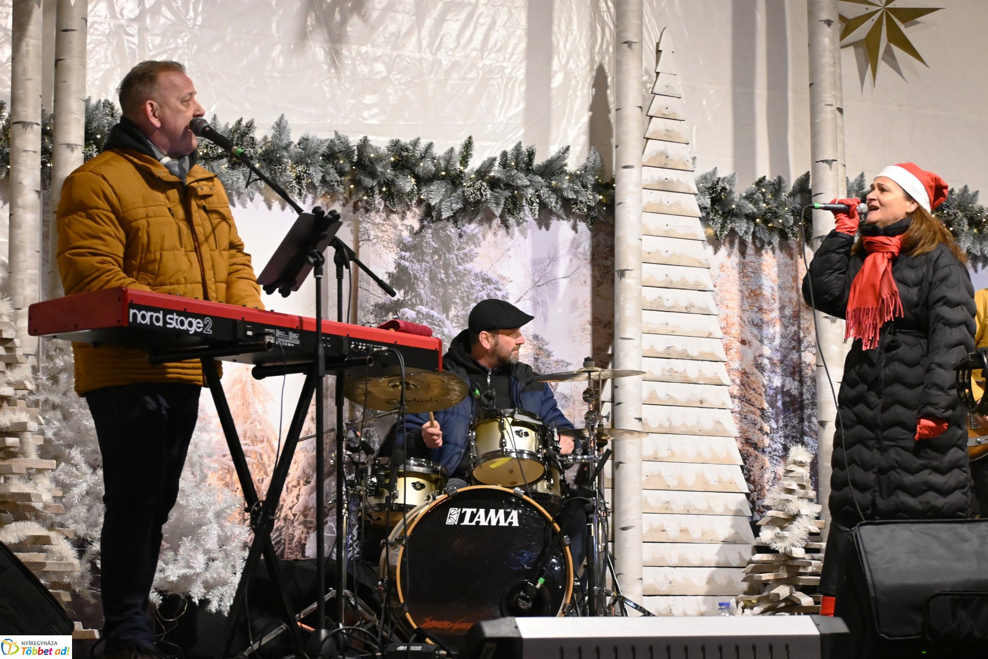 A Polip Band adventi  műsora - koncert a Kossuth téren