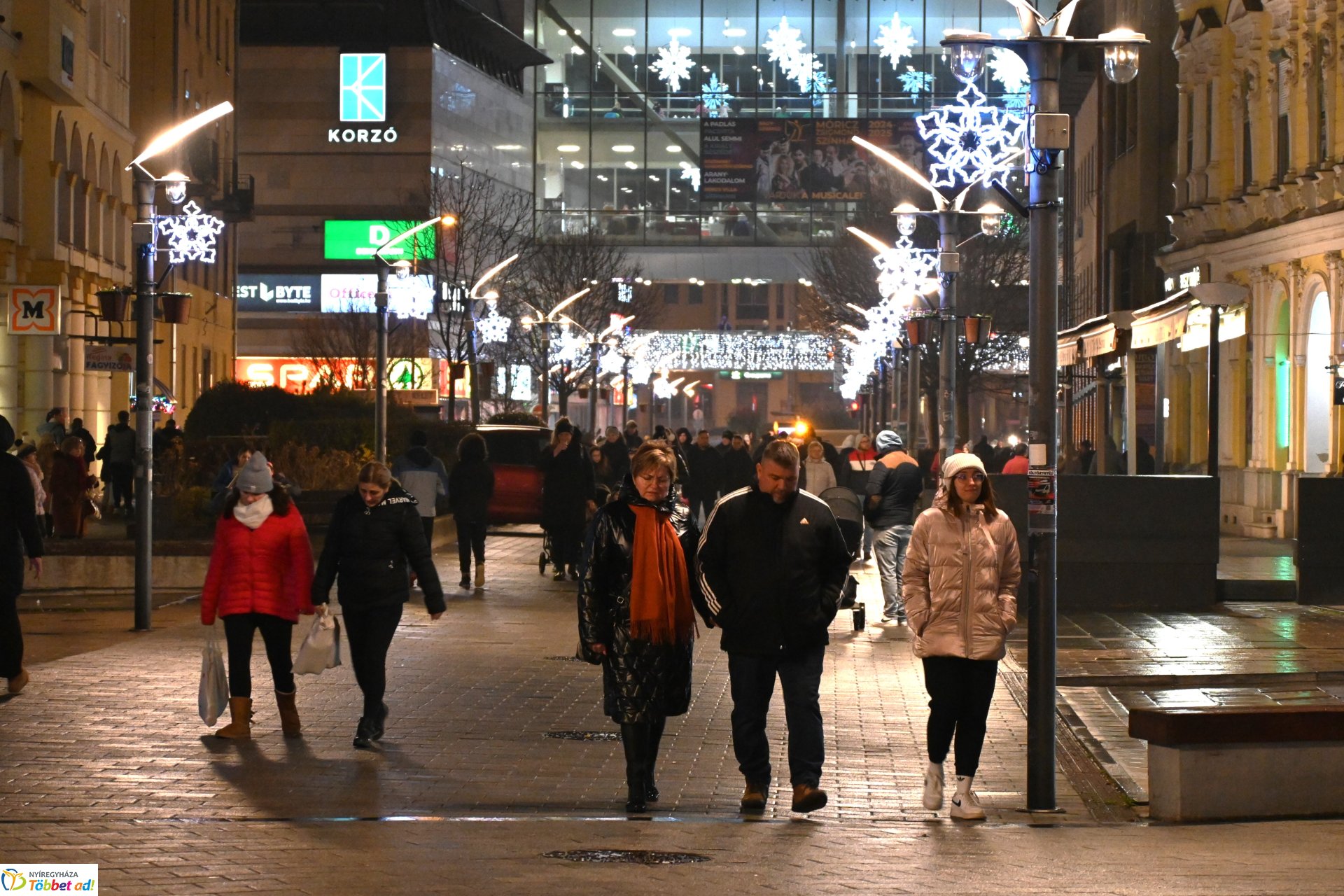 A Polip Band adventi  műsora - koncert a Kossuth téren