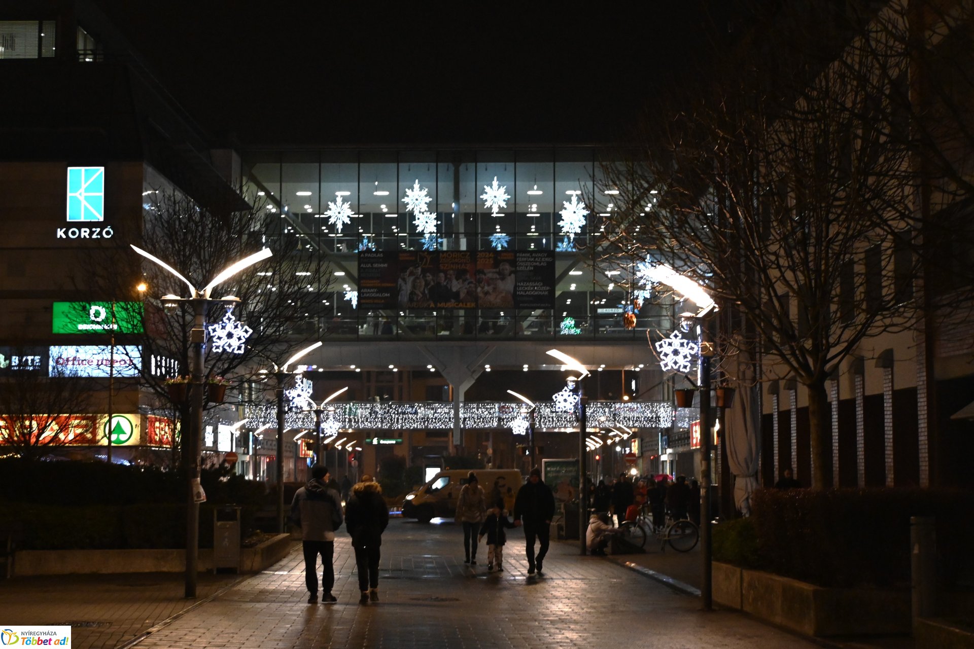 A Polip Band adventi  műsora - koncert a Kossuth téren