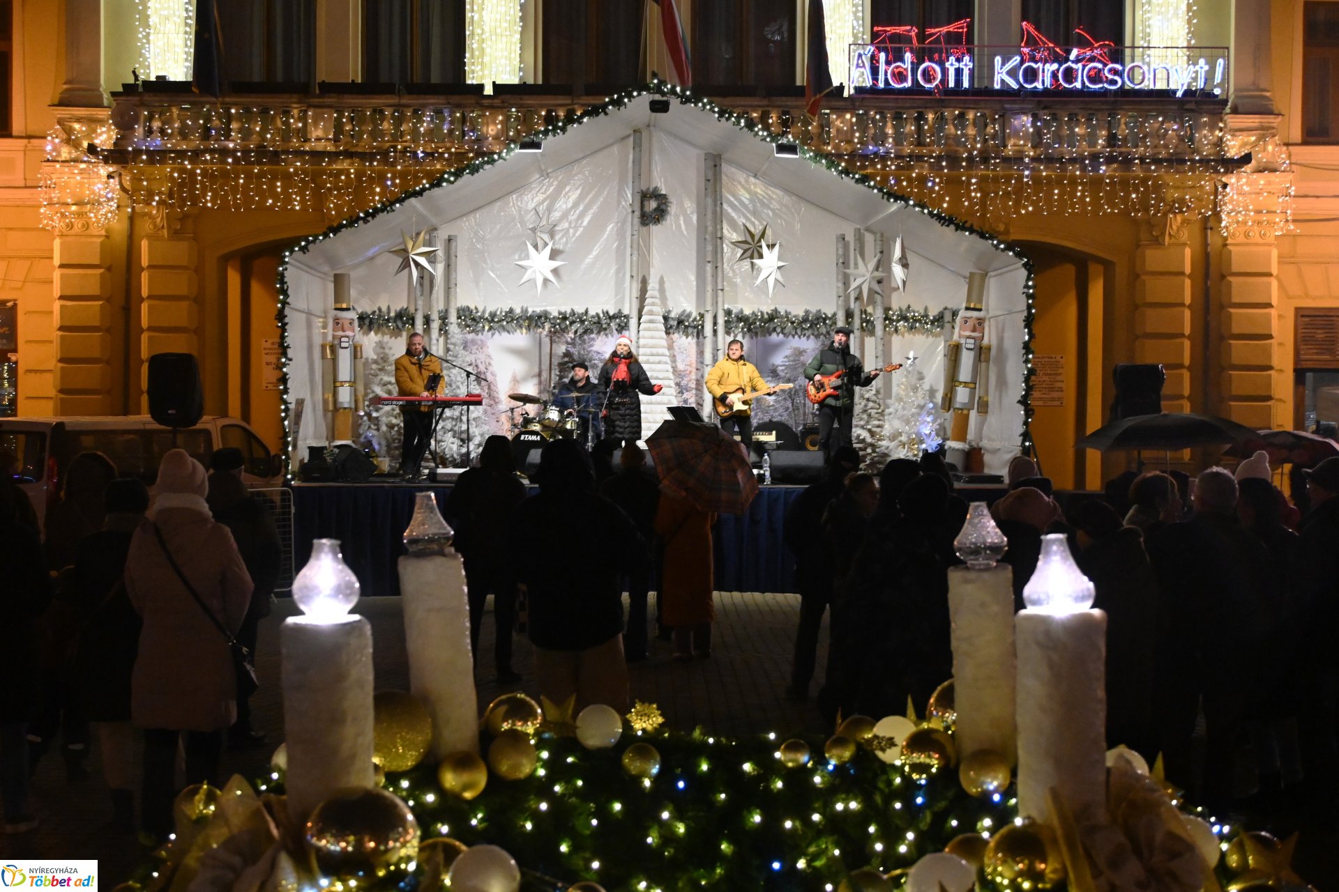 A Polip Band adventi  műsora - koncert a Kossuth téren