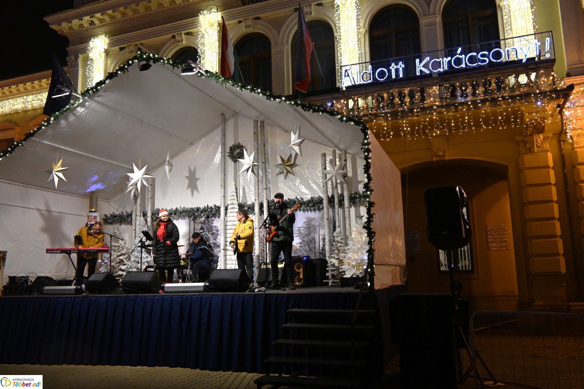 A Polip Band adventi  műsora - koncert a Kossuth téren